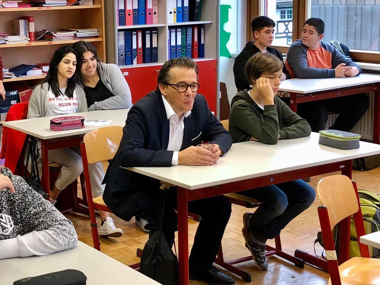 Hier drückt der WK-Präsident Hans Peter Metzler wieder die Schulbank.