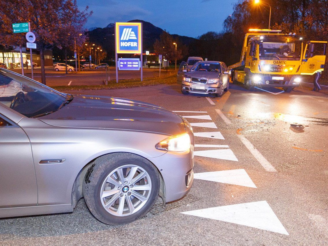 An den Fahrzeugen entstand erheblicher Sachschaden.