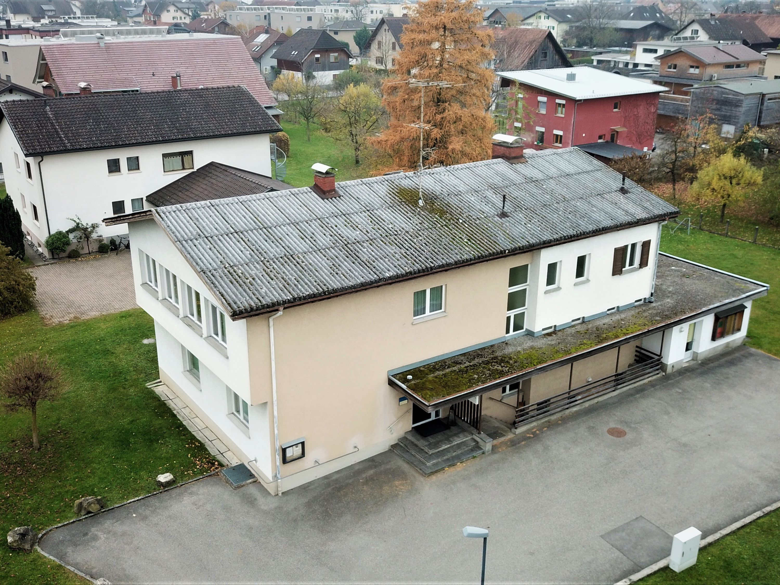 Im Obergeschoss könnte nach der Renovierung der sehnlichst erwartete Vereinssaal Platz finden. Im Obergeschoss könnte nach der Renovierung der sehnlichst erwartete Vereinssaal Platz finden.
