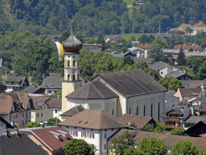 Die Pfarrkirche Schruns wird zum Münster erhoben.