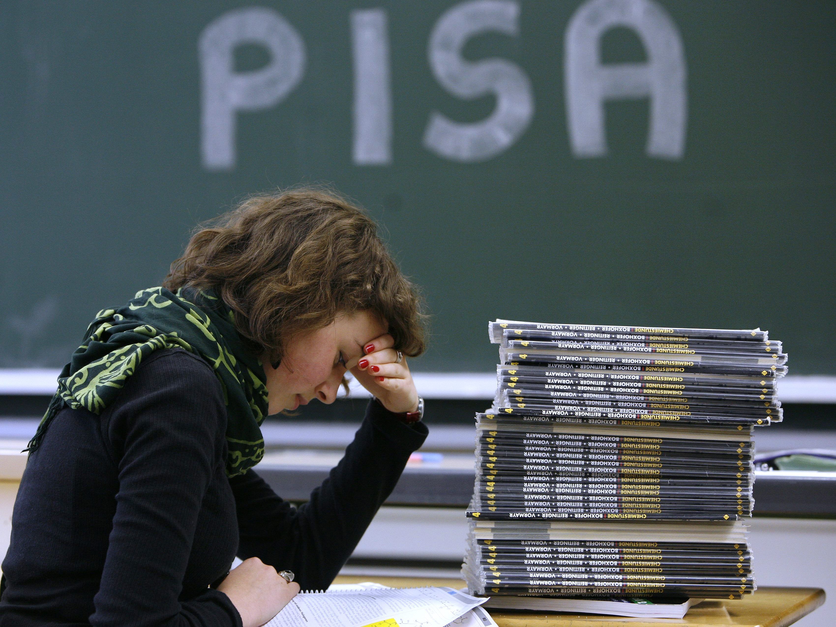 Bereits zum 7. Mal wird die PISA-Studie durchgeführt. Bereits zum 7. Mal wird die PISA-Studie durchgeführt.