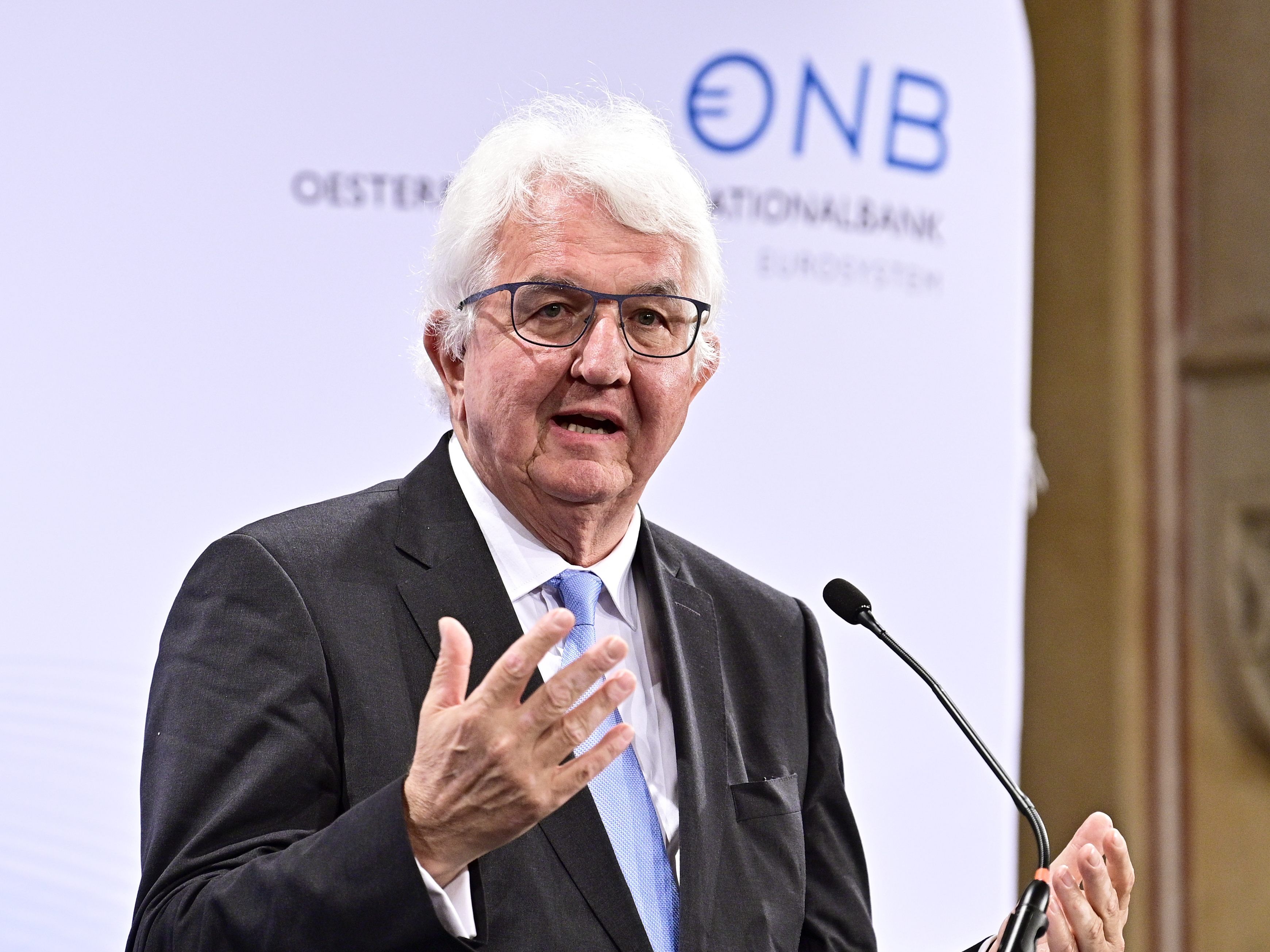 Robert Holzmann hat sich zu der Entscheidung noch nicht persönlich geäußert. Robert Holzmann hat sich zu der Entscheidung noch nicht persönlich geäußert.