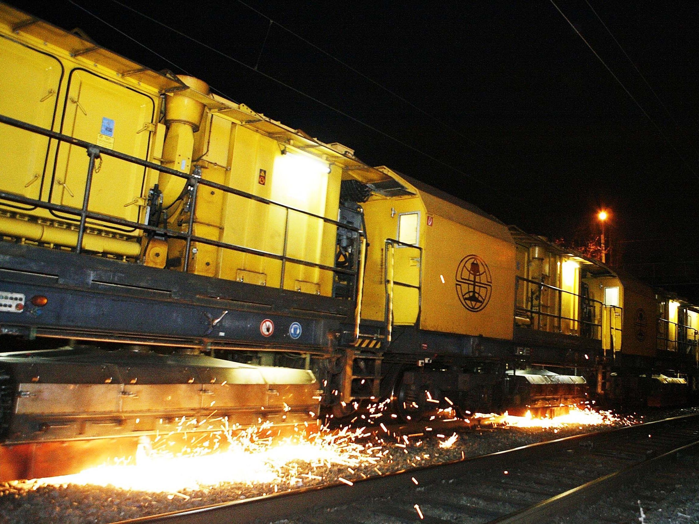 Beim Schleifende der Ostbahnstrecke werden Funken sprühen.