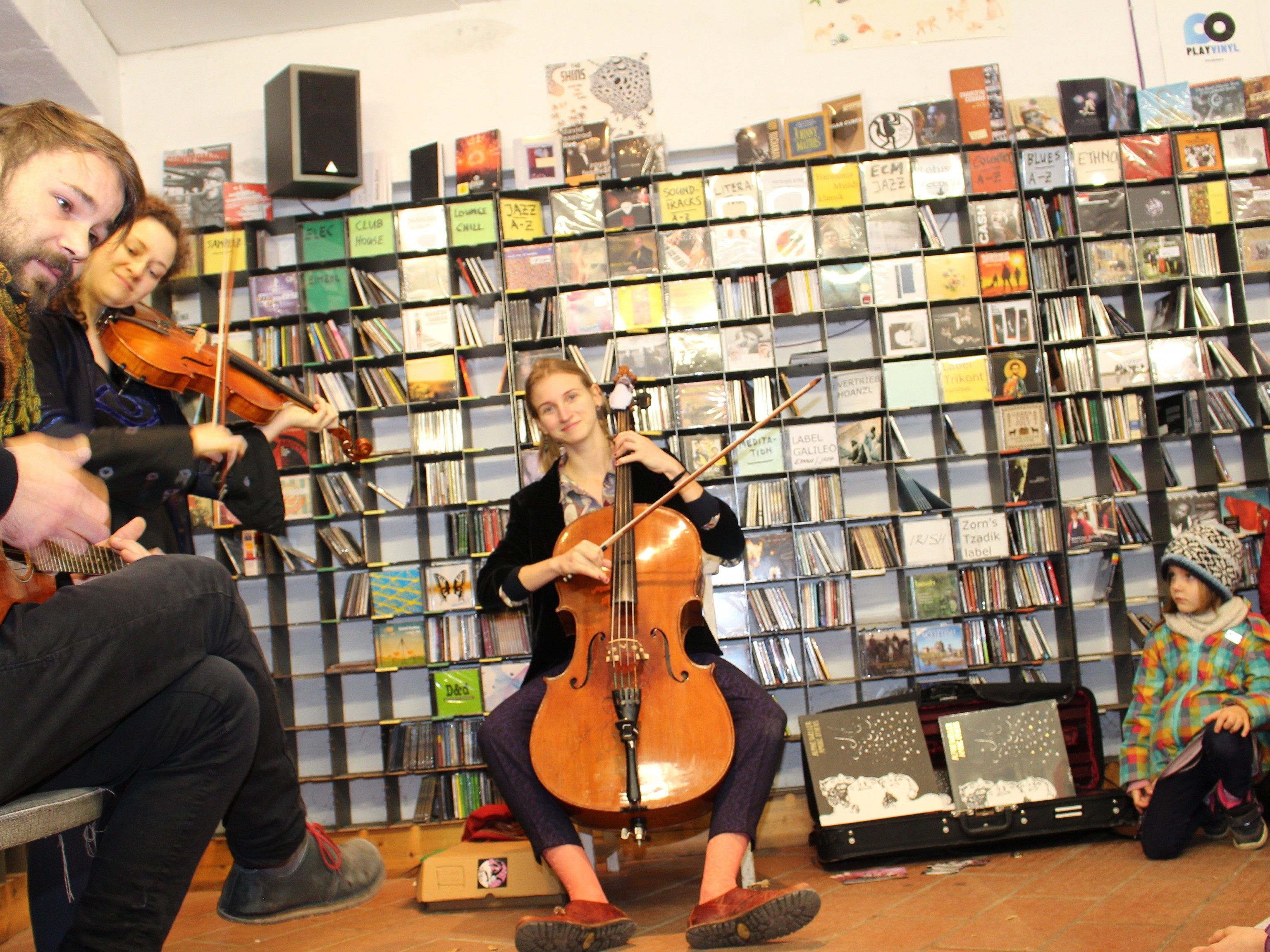 Gemütlich wie im Wohnzimmer erklang Alpine Dweller im Musikladen Feldkirch.