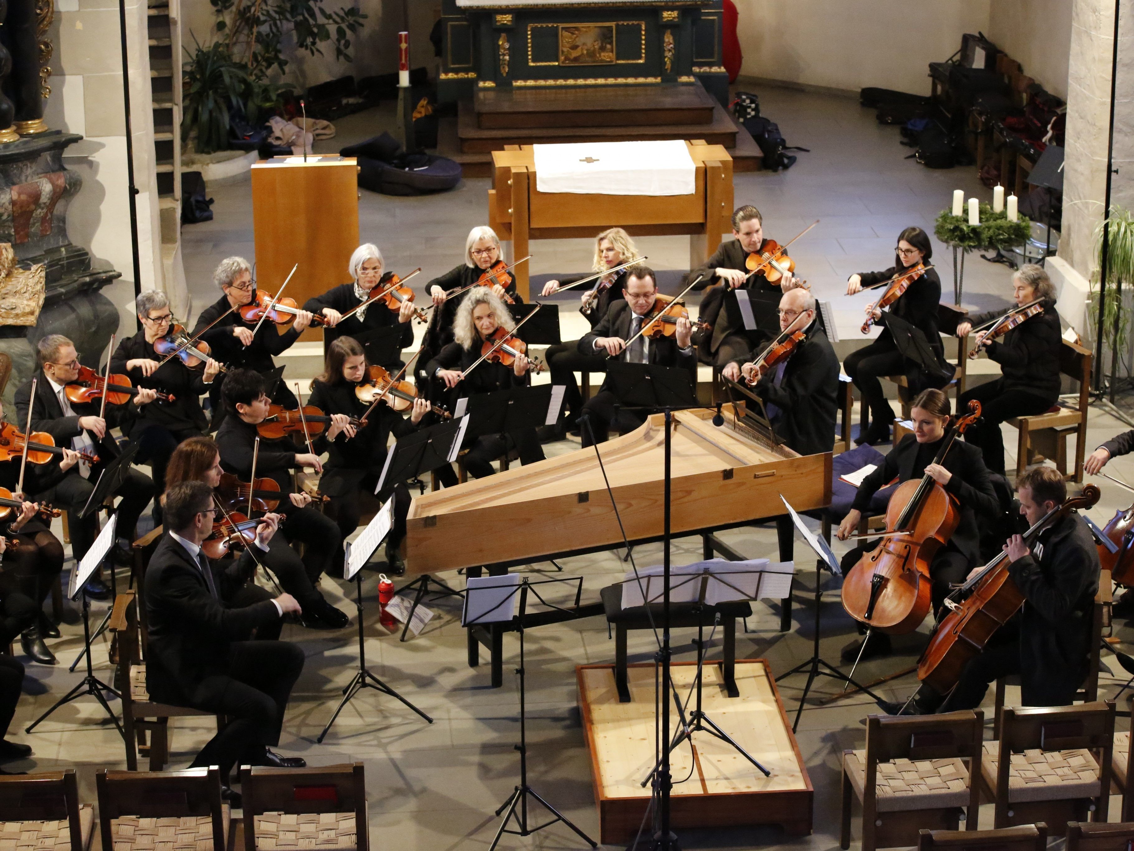 Der Orchesterverein Götzis spielte am 8. Dezember in der Alten Kirche.