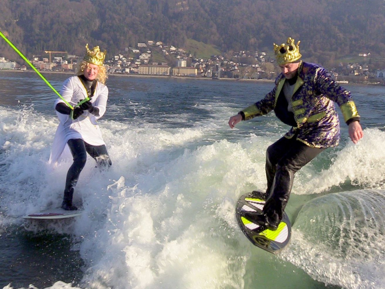 Die "Prinzessin" und Prinz Mario von Leiblach in ihrem kalten Element.