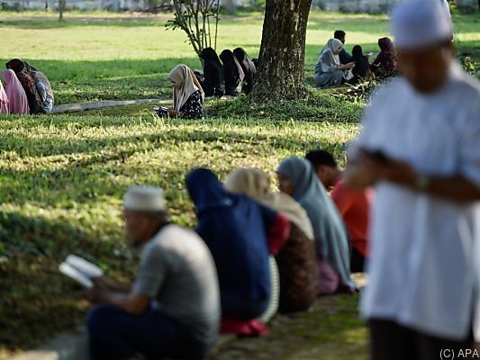 In Siron beteten die Angehörigen zahlreicher Opfer In Siron beteten die Angehörigen zahlreicher Opfer