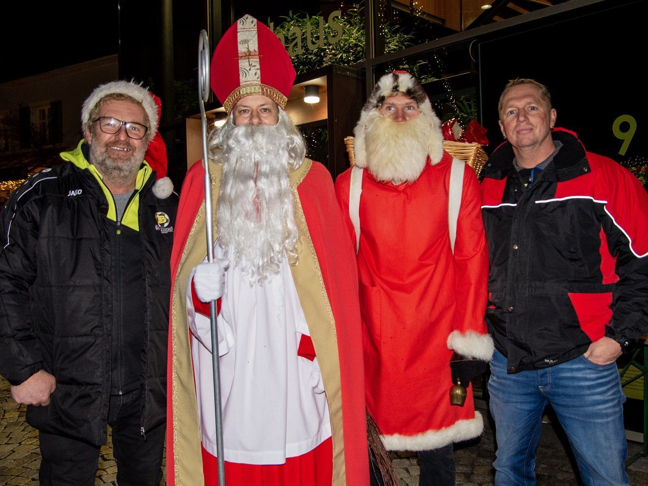 Der Höhepunkt für die Kids - der Besuch des Nikolaus! Der Höhepunkt für die Kids - der Besuch des Nikolaus!