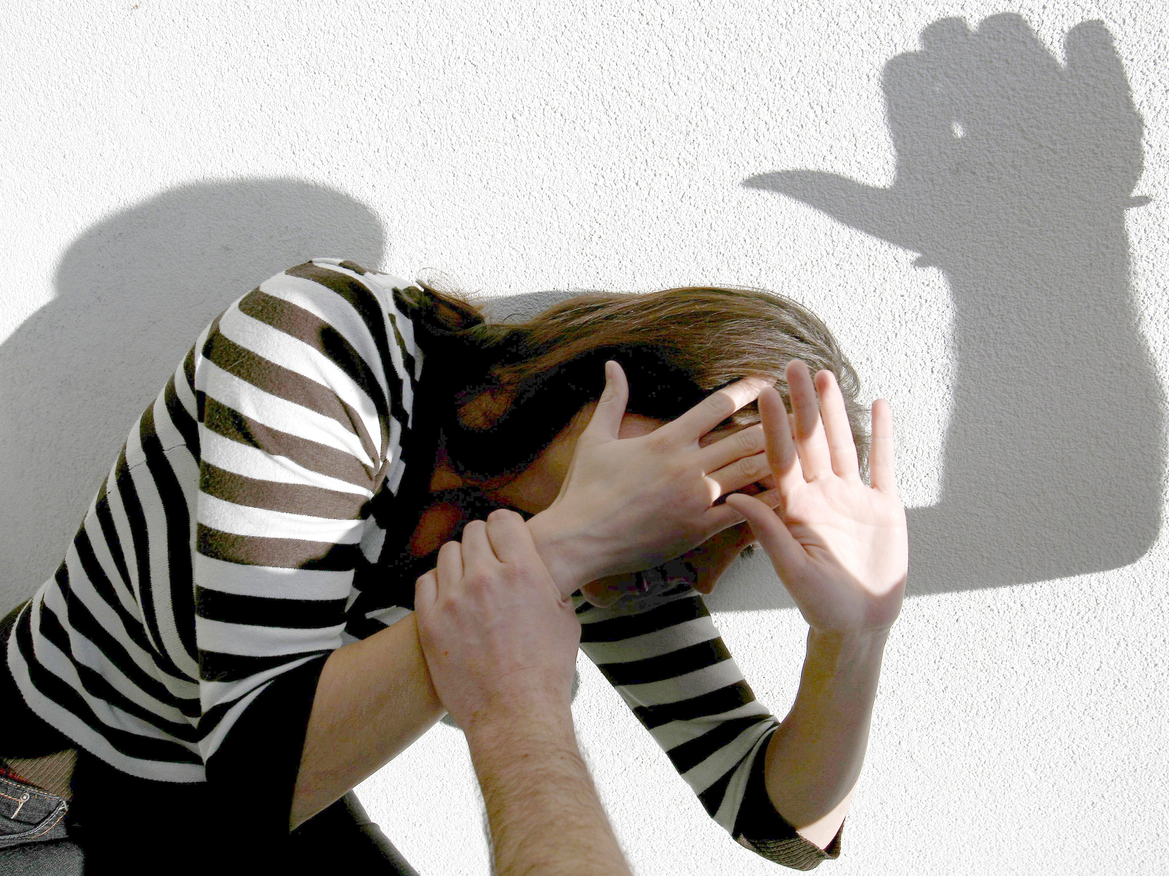 Der 36-Jährige soll bereits seit 10 Jahren gewalttätig gegenüber der Frau sein. Der 36-Jährige soll bereits seit 10 Jahren gewalttätig gegenüber der Frau sein.