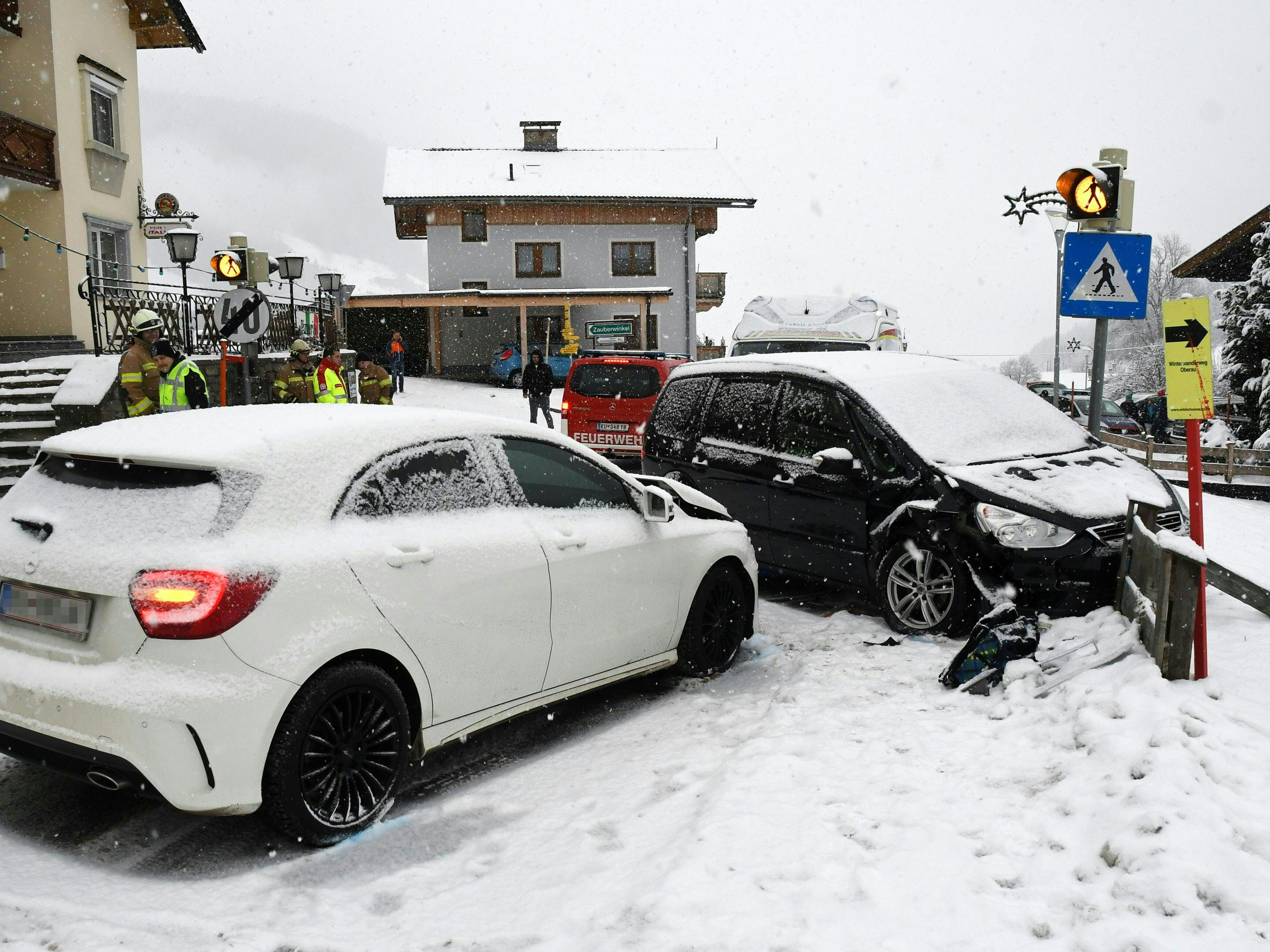 Elfjähriger geriet auf Tiroler Schutzweg zwischen Autos - tot Elfjähriger geriet auf Tiroler Schutzweg zwischen Autos - tot