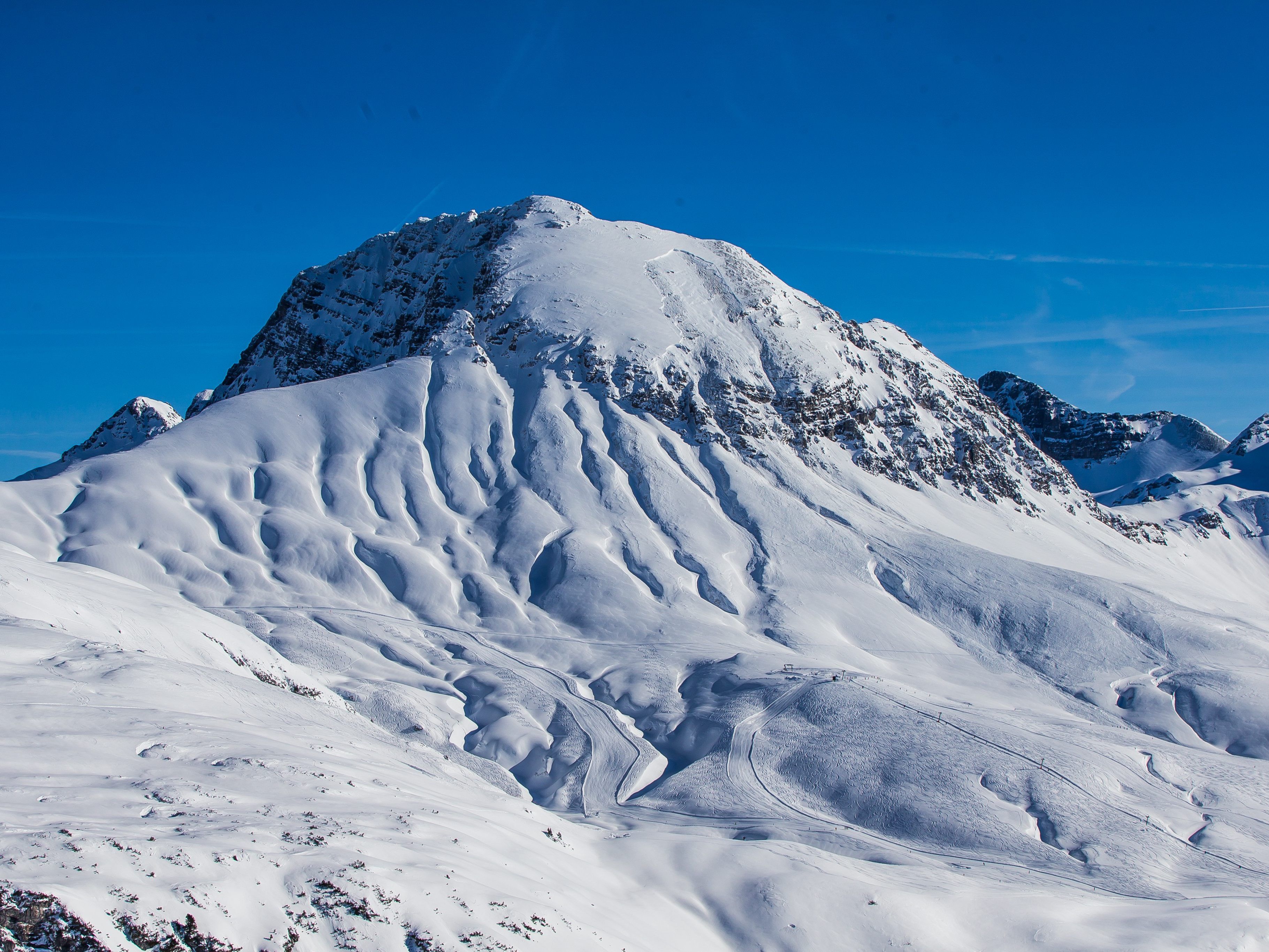 geringe und mäßige Lawinengefahr - in höheren Lagen frischen Triebschnee beachten