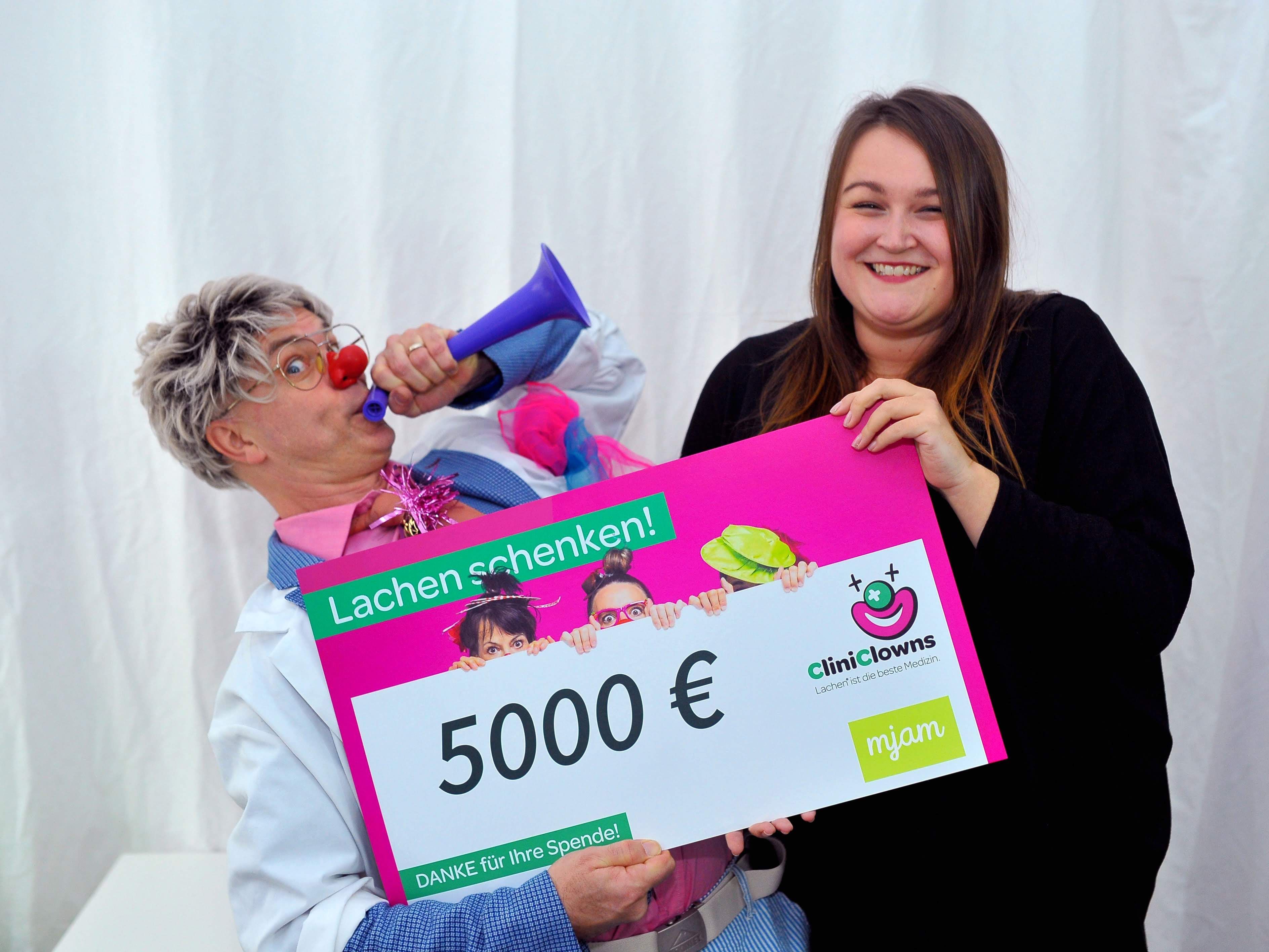 mjam hat die CliniClowns mit 5.000 Euro unterstützt. mjam hat die CliniClowns mit 5.000 Euro unterstützt.