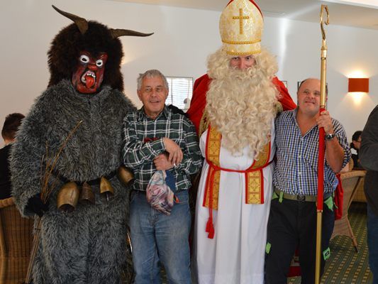 Gute Stimmung herrschte bei den Menschen mit Beeinträchtigung der Werkstätte Montafon dank des Besuches vom Heiligen Nikolaus. Gute Stimmung herrschte bei den Menschen mit Beeinträchtigung der Werkstätte Montafon dank des Besuches vom Heiligen Nikolaus.