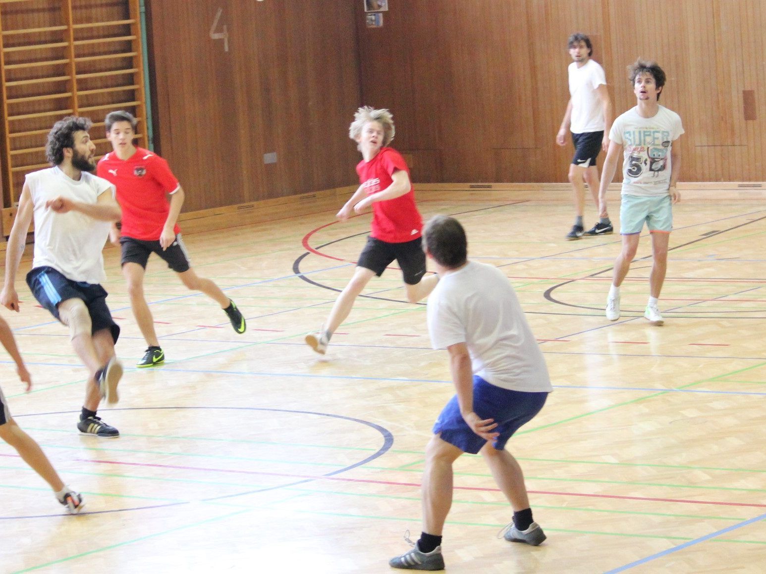 Ehemalige Absolventen des BORG Egg sind zur Teilnahme am Fußball- und Volleyball-Mixed-Turnier eingeladen.