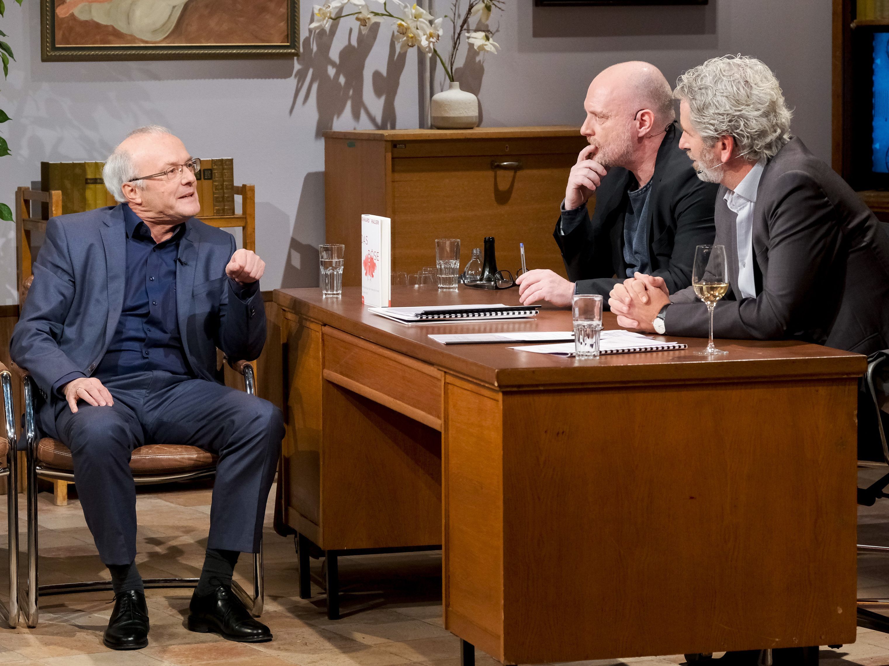 Reinhard Haller bei Grissemann und Stermann in "Willkommen Österreich". Reinhard Haller bei Grissemann und Stermann in "Willkommen Österreich".