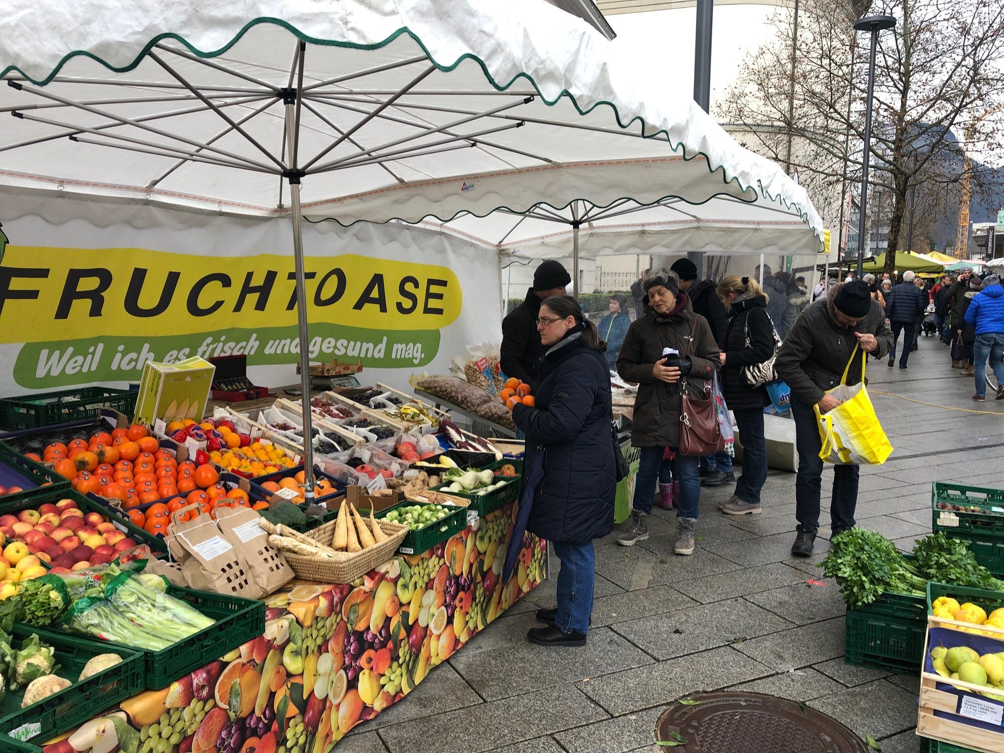 Bei diesem Stand wurde trotz Verlegung nicht über schlechtes Geschäft geklagt. Bei diesem Stand wurde trotz Verlegung nicht über schlechtes Geschäft geklagt.