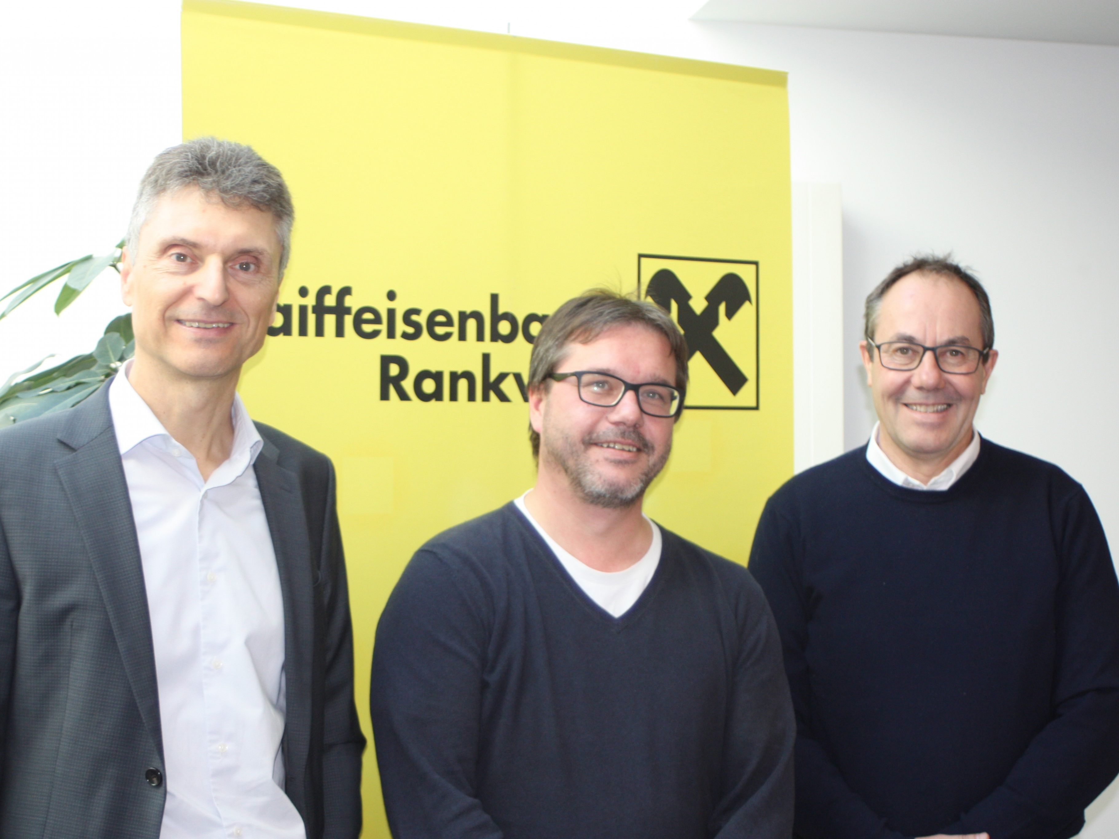 Raika Direktor Roland Marte, RW Vorstandsmitglied Klaus Beiter und Vizebürgermeister Andreas Prenn im Smalltalk über RW Rankweil Raika Direktor Roland Marte, RW Vorstandsmitglied Klaus Beiter und Vizebürgermeister Andreas Prenn im Smalltalk über RW Rankweil