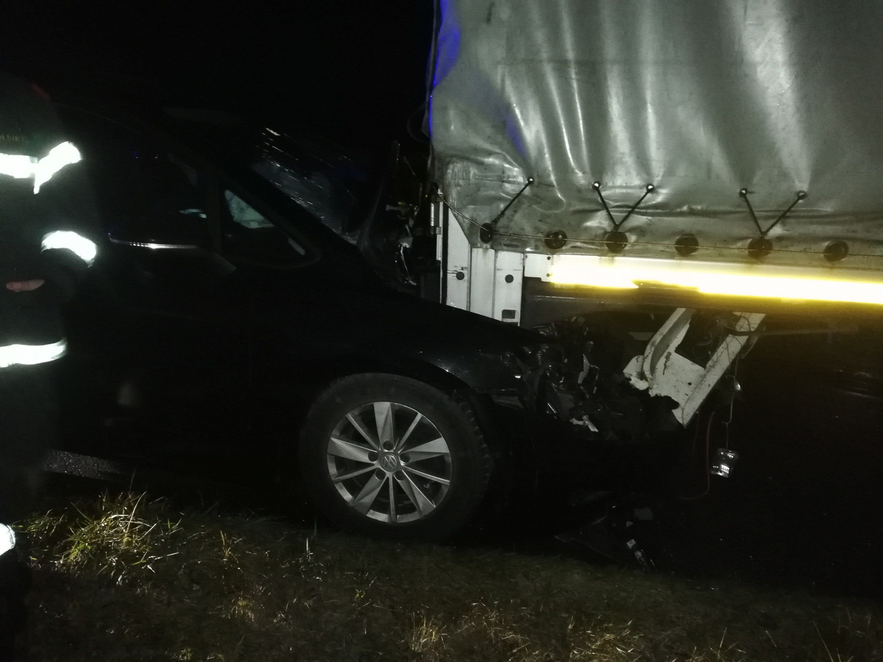 Der Pkw wurde bei dem Unfall völlig zerstört.