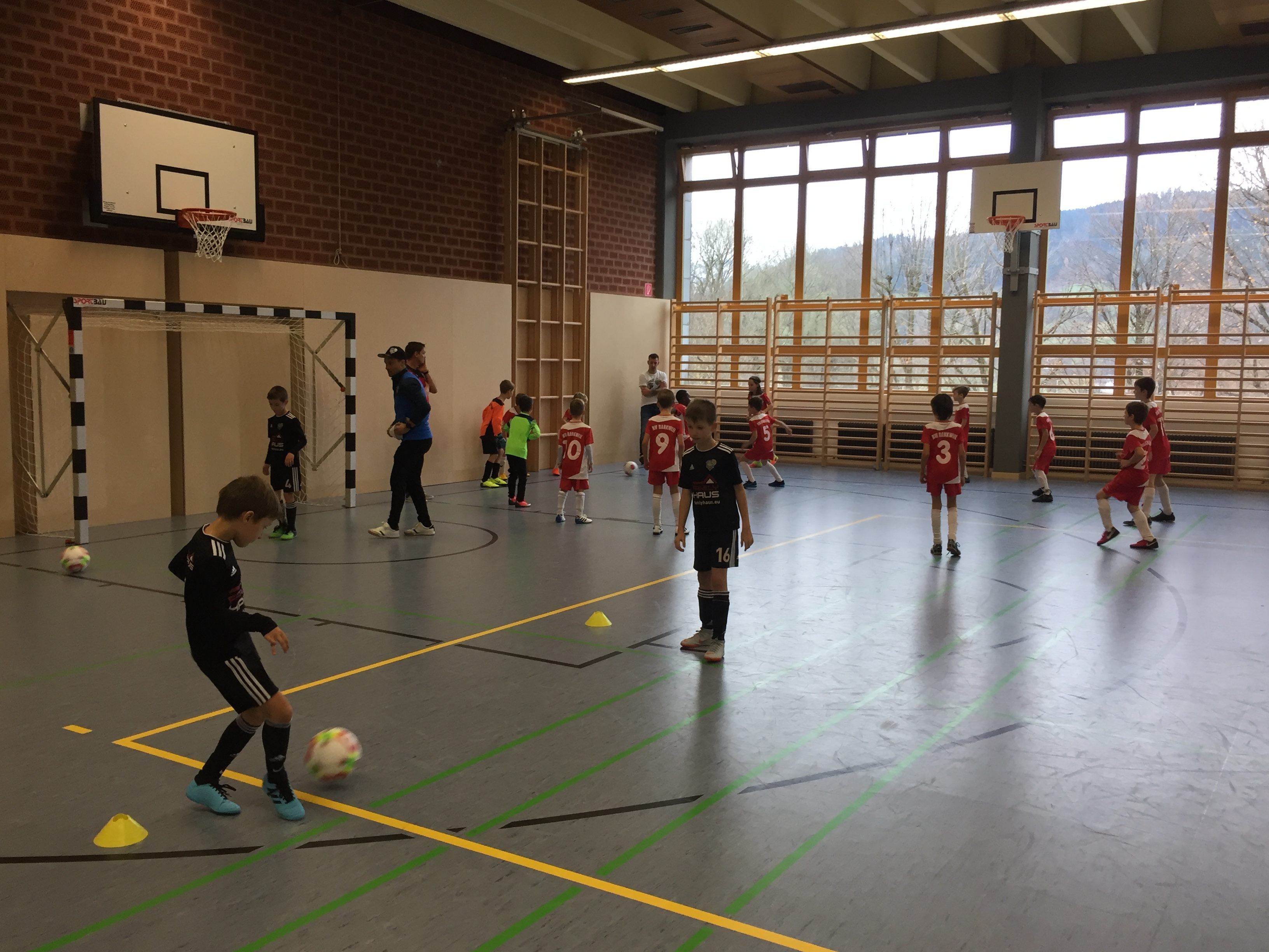 Satteins stand am vergangenen Wochenende ganz im Zeichen des Nachwuchsfussball Satteins stand am vergangenen Wochenende ganz im Zeichen des Nachwuchsfussball