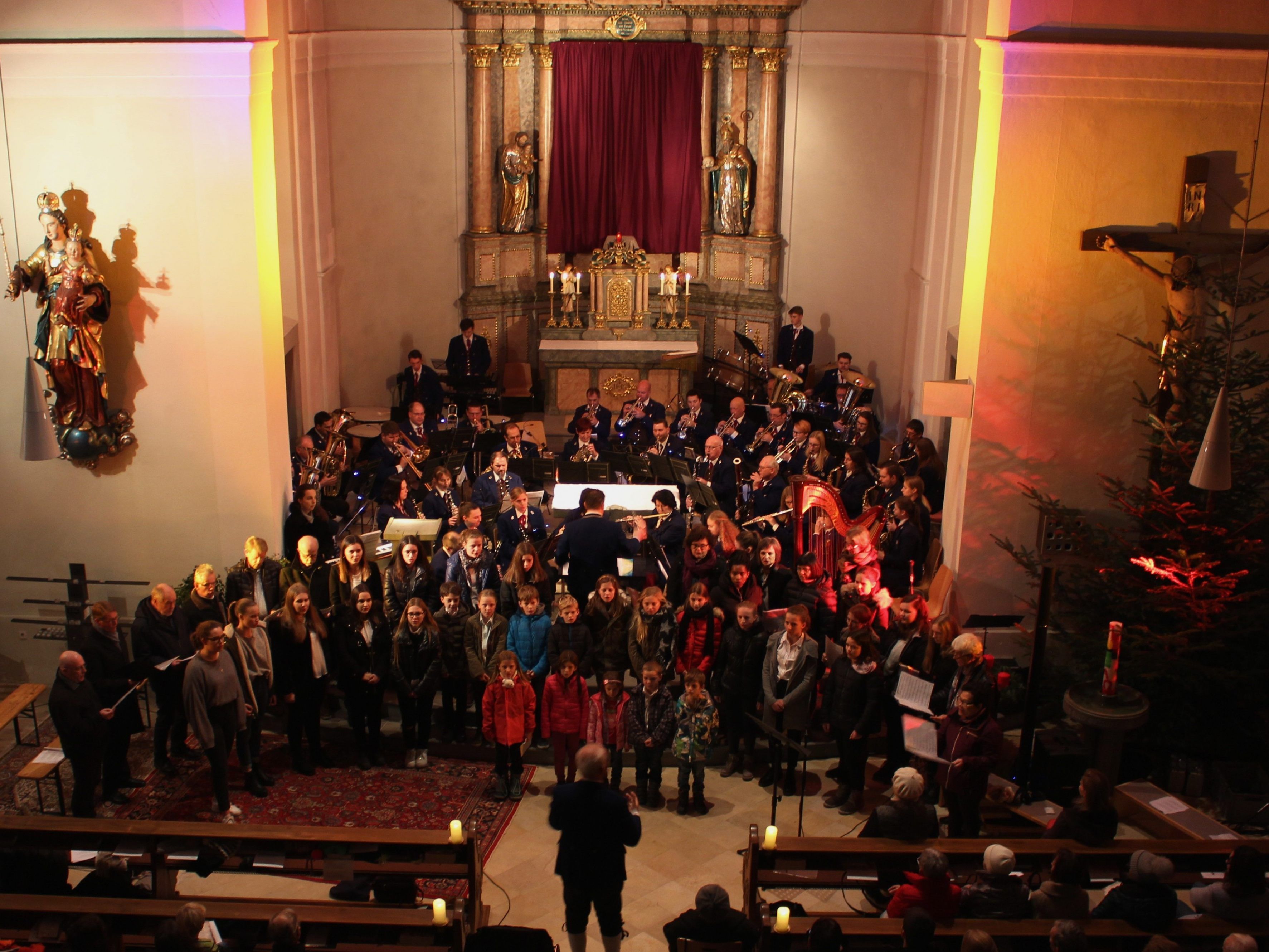 Ein weiteres Highlight im „Lochauer Adventzauber 2019“ ist das vorweihnachtliche „Konzert zur Adventszeit“ des Musikvereines Lochau im wunderbaren Ambiente der Pfarrkirche. Ein weiteres Highlight im „Lochauer Adventzauber 2019“ ist das vorweihnachtliche „Konzert zur Adventszeit“ des Musikvereines Lochau im wunderbaren Ambiente der Pfarrkirche.