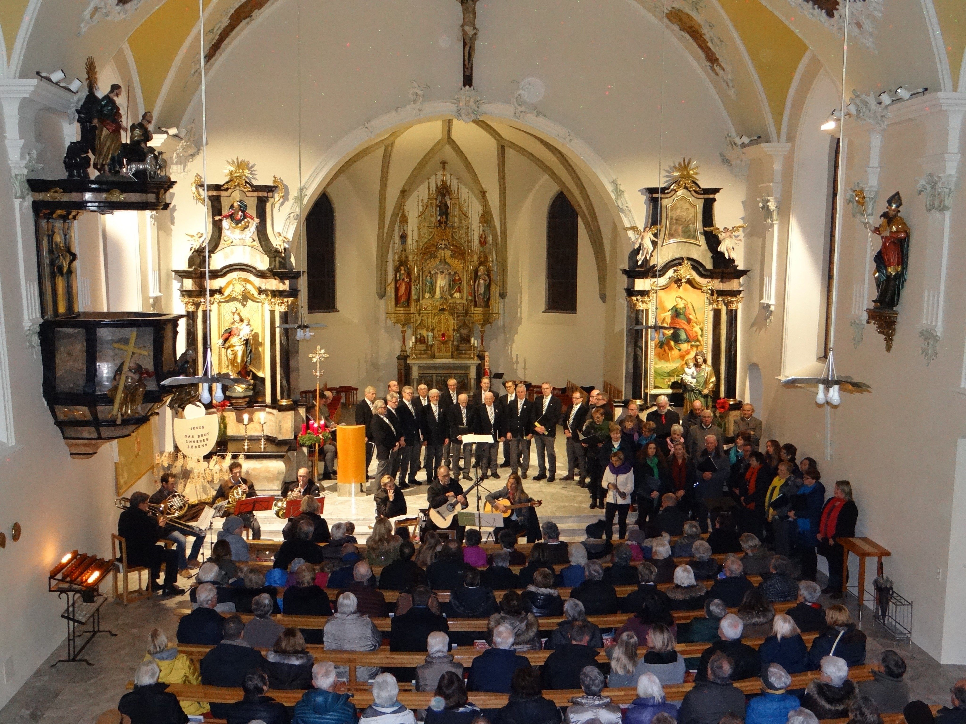 Stimmungsvoller „Rastplatz“ im Advent: Die adventliche Feierstunde in der Pfarrkirche Nenzing. Stimmungsvoller „Rastplatz“ im Advent: Die adventliche Feierstunde in der Pfarrkirche Nenzing.