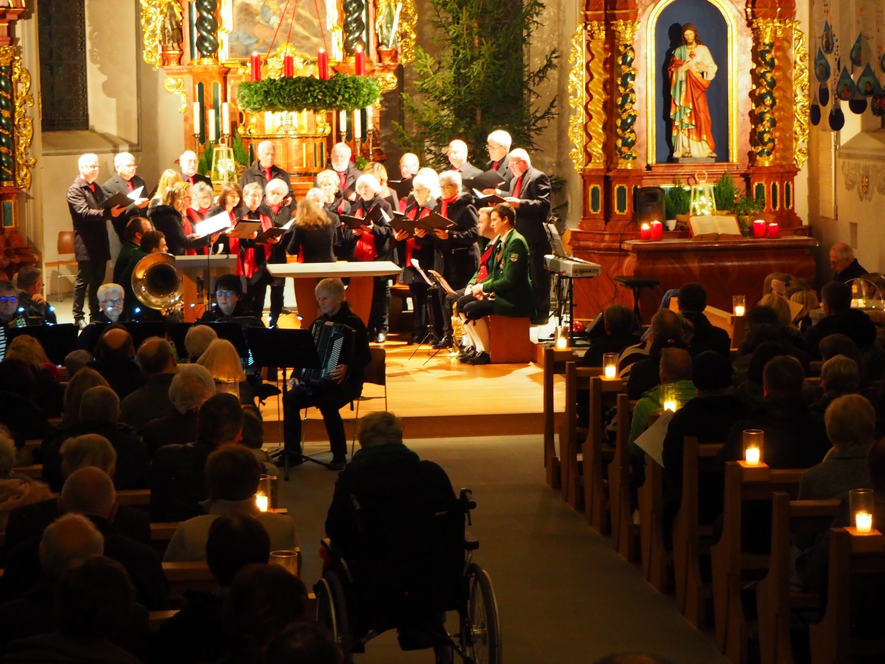Besondere Atmosphöre in der Mäderer Pfarrkirche Besondere Atmosphöre in der Mäderer Pfarrkirche