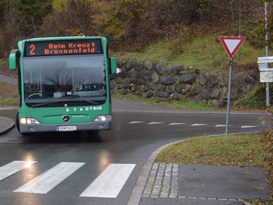 Die Stadbuslinie 2 verkehrt an Sonn- und Feiertagen künftig mit neuer Kursführung über Rungelin. Die Stadbuslinie 2 verkehrt an Sonn- und Feiertagen künftig mit neuer Kursführung über Rungelin.