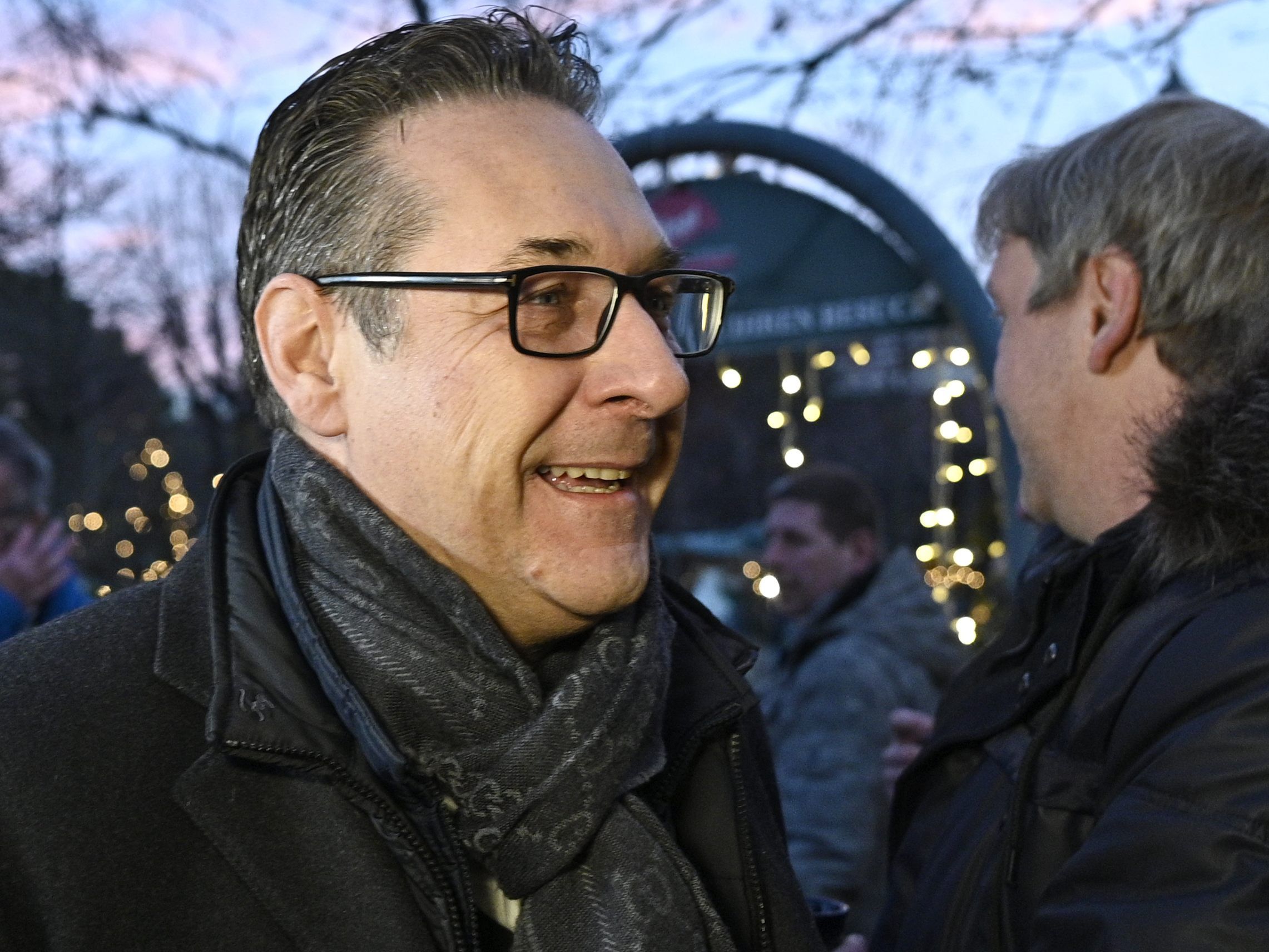 Gudenus und Nepp sollen von einem Detektiv im Auftrag HC Straches beobachtet worden sein. Gudenus und Nepp sollen von einem Detektiv im Auftrag HC Straches beobachtet worden sein.