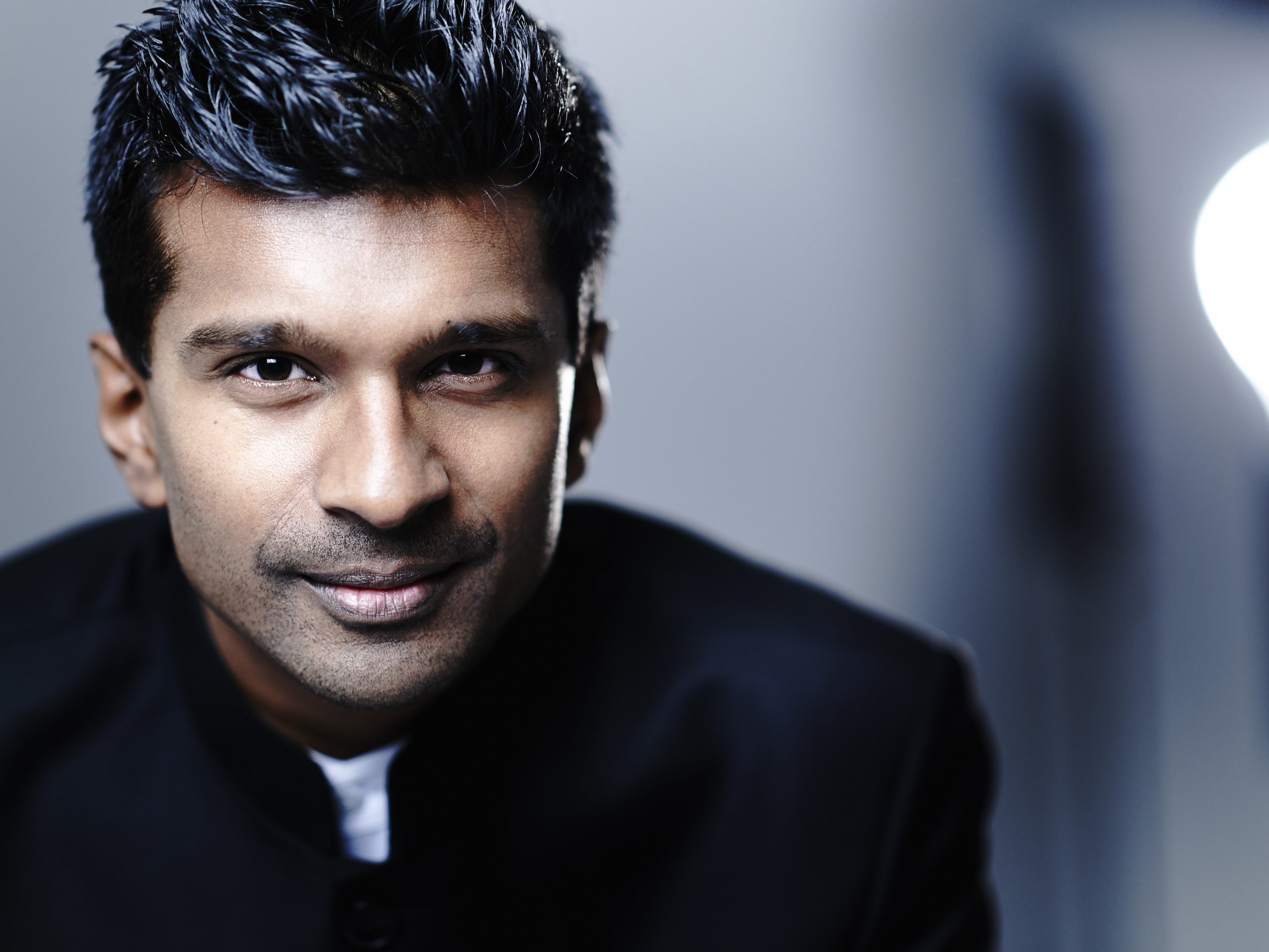 Leslie Suganandarajah ist im Jänner 2020 mit dem Symphonieorchester Vorarlberg zu erleben