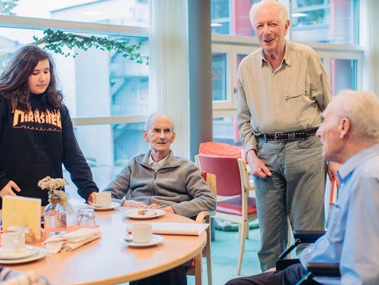 Viele junge Menschen engagieren sich ehrenamtlich mit dem Anerkennungssystem aha plus.