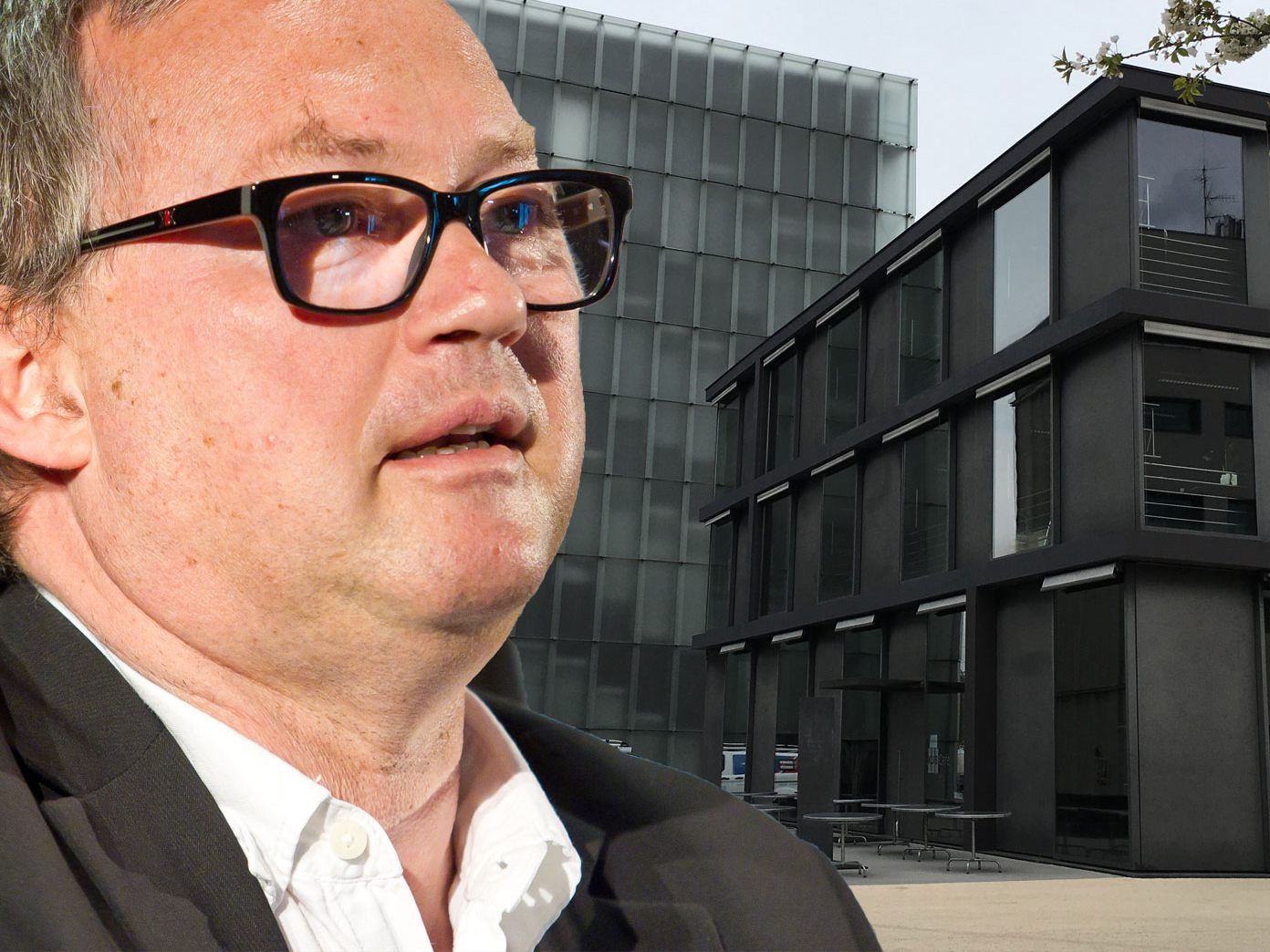KUGES-Geschäftsführer Döring teilt mit, dass das KUB Café vorerst weitergeführt werden kann. KUGES-Geschäftsführer Döring teilt mit, dass das KUB Café vorerst weitergeführt werden kann.