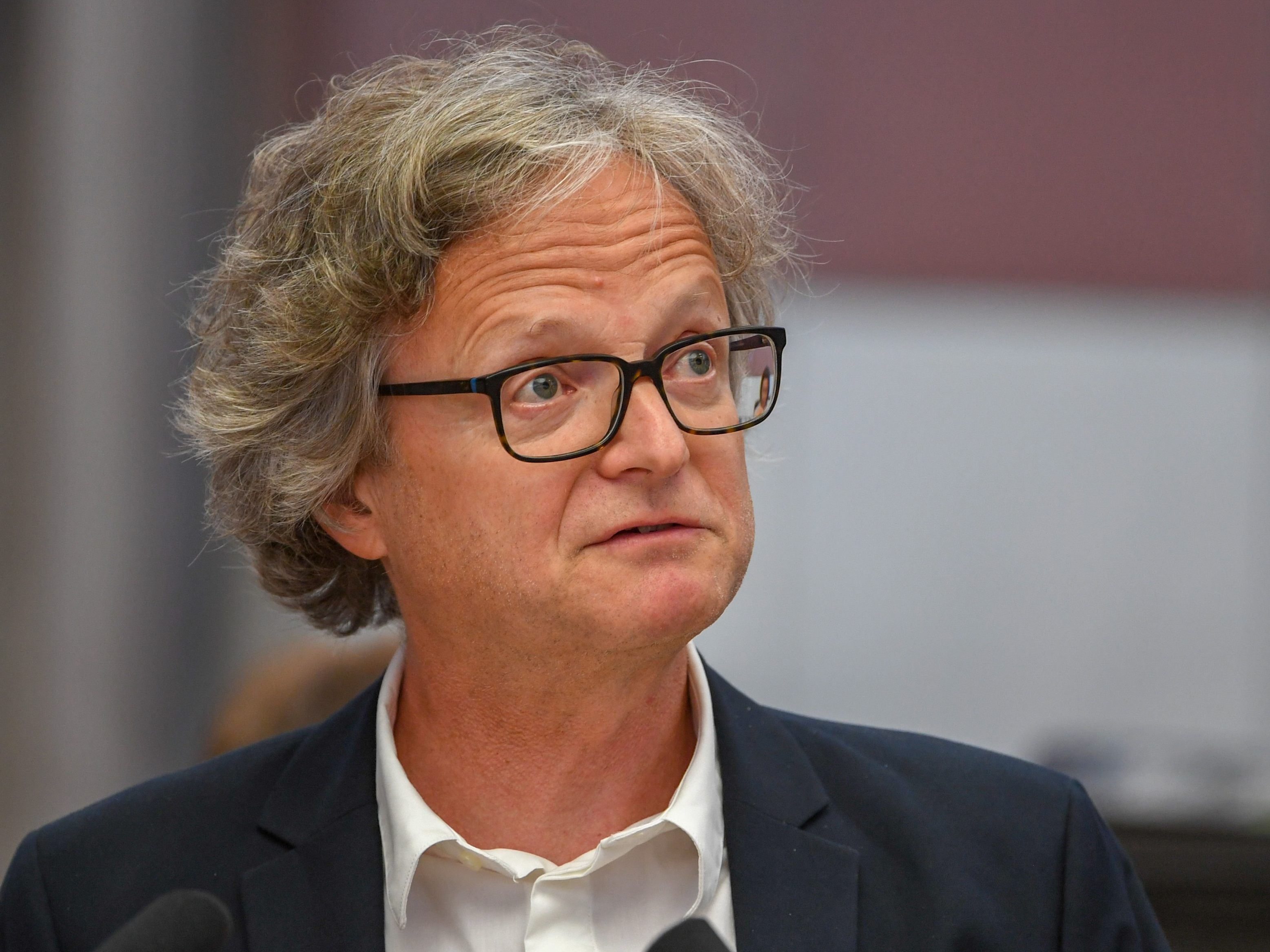 Adi Gross kehrt in den Landesdienst zurück und arbeitet gleichzeitig als Bundesrat Adi Gross kehrt in den Landesdienst zurück und arbeitet gleichzeitig als Bundesrat