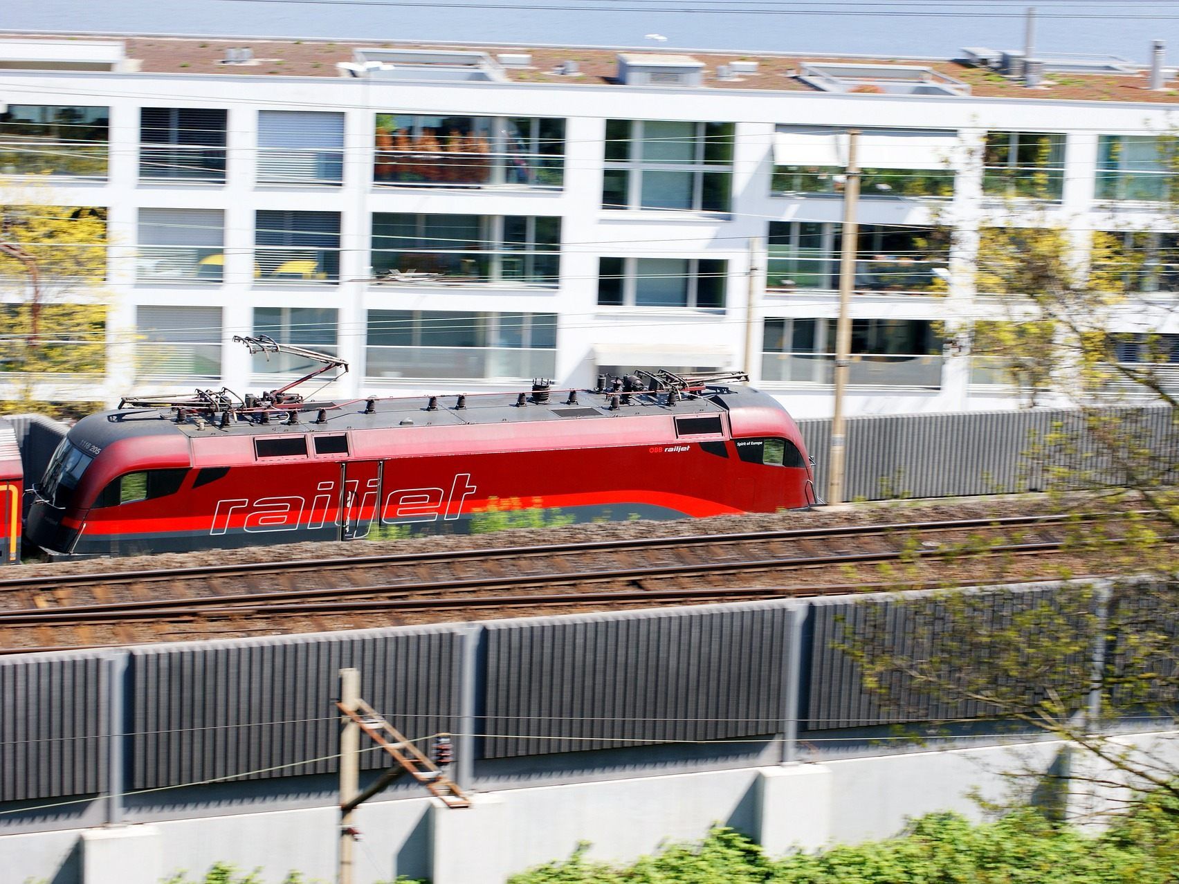 Die ÖBB bietet ab sofort keinen Imbiss-Trolley mehr an. Die ÖBB bietet ab sofort keinen Imbiss-Trolley mehr an.