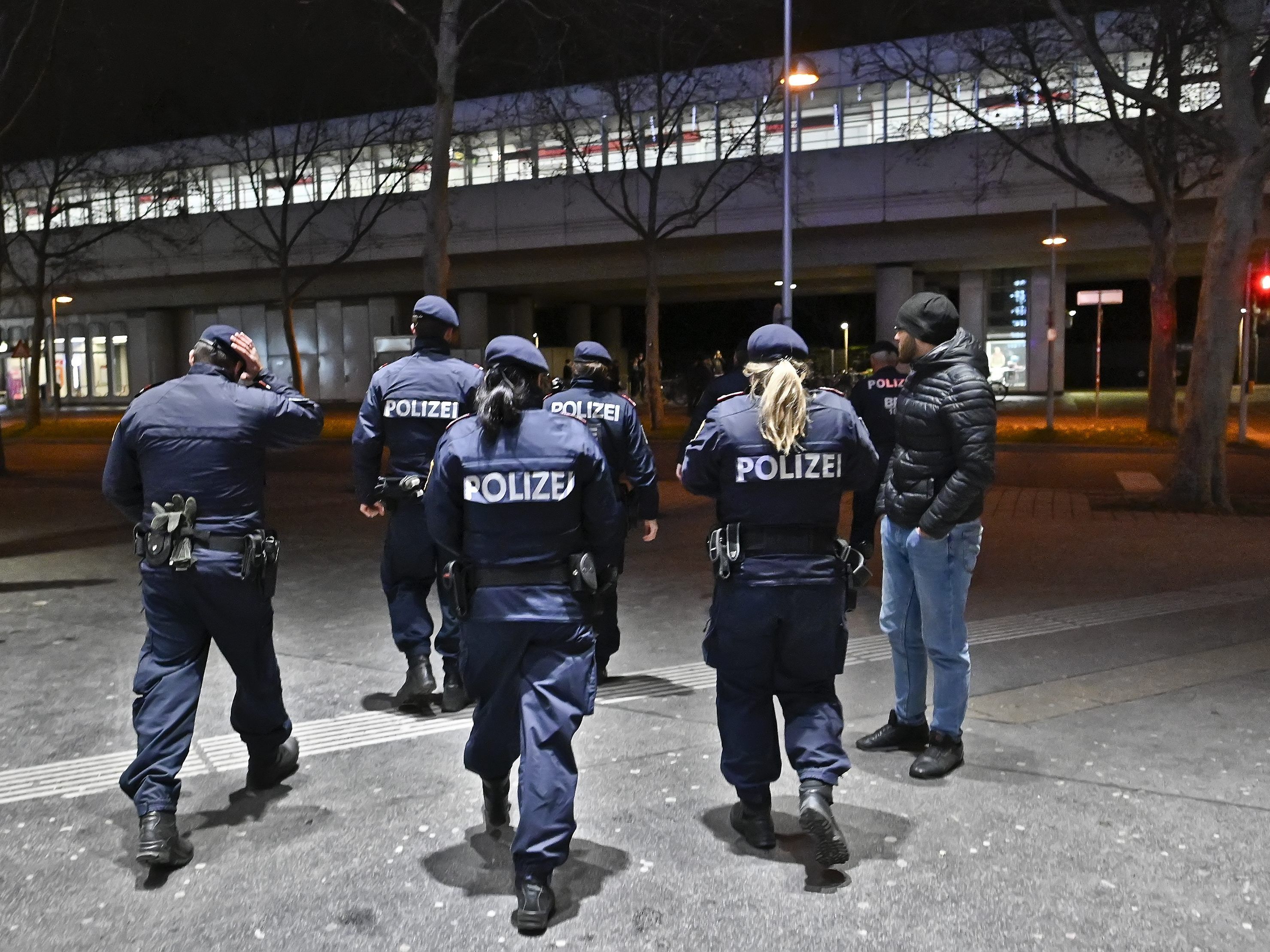 Bei der Schwerpunktaktion sind zivile und uniformierte Beamte im Einsatz.