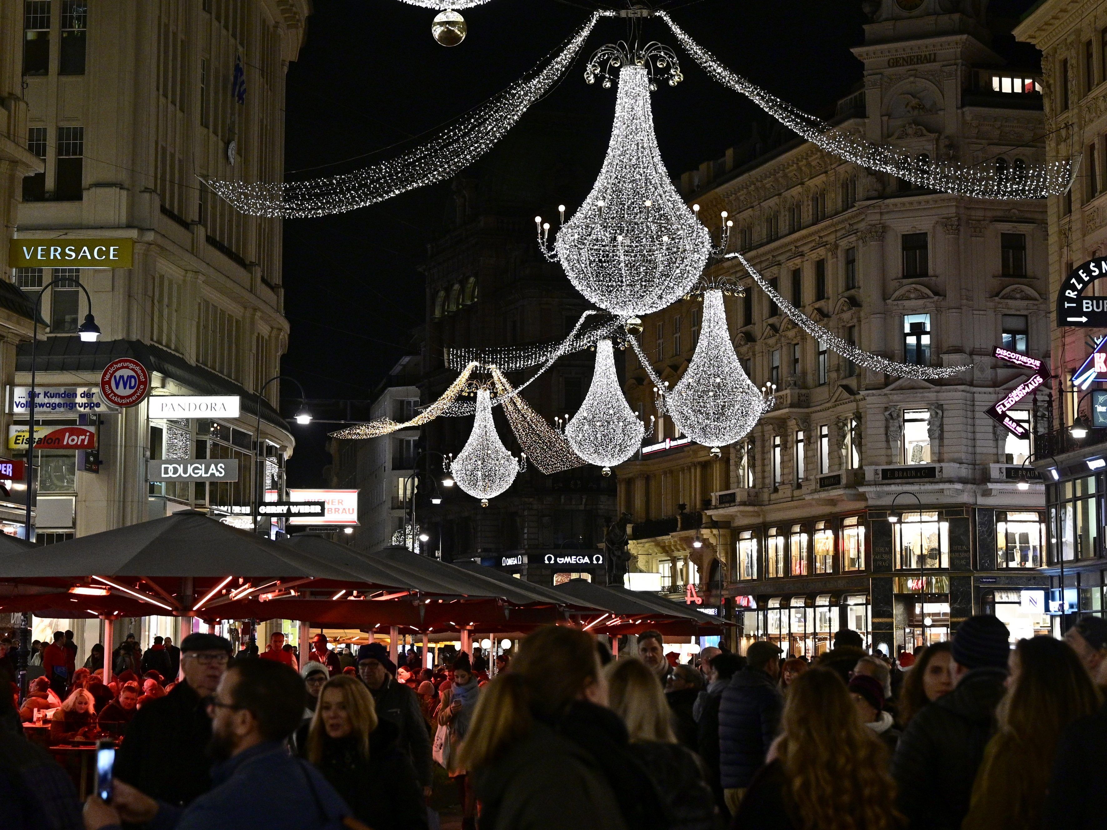 Rund um Weihnachten erscheint die Wiener Innenstadt in ganz besonderem Glanz.