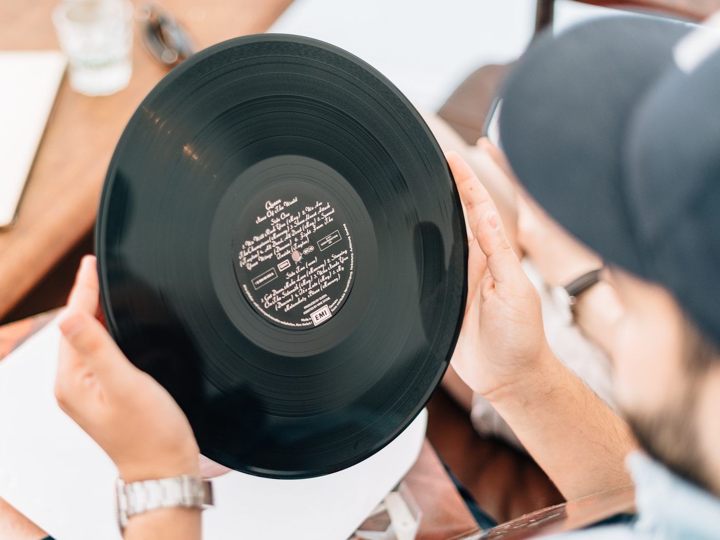 Im "Vinyl-Corner" können Schallplatten auch digitalisiert werden. Im "Vinyl-Corner" können Schallplatten auch digitalisiert werden.