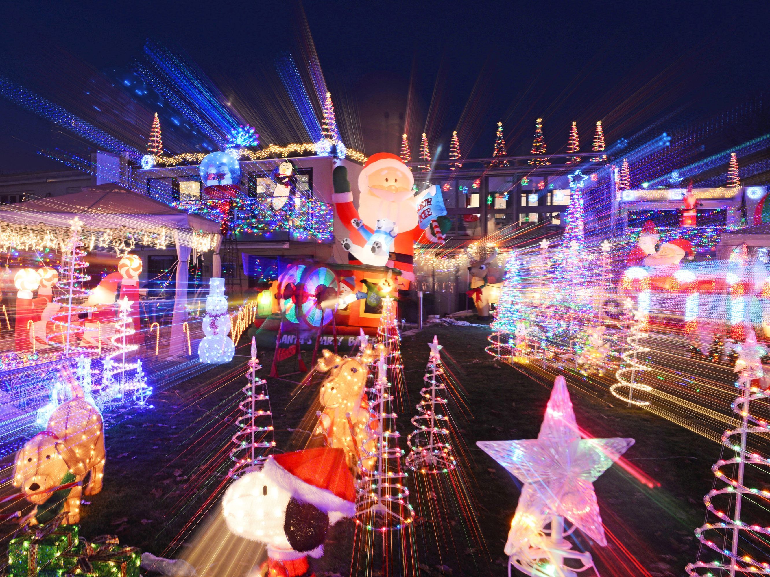 Die Weihnachtsbeleuchtung kann diverse Schadstoffe aufweisen. Die Weihnachtsbeleuchtung kann diverse Schadstoffe aufweisen.