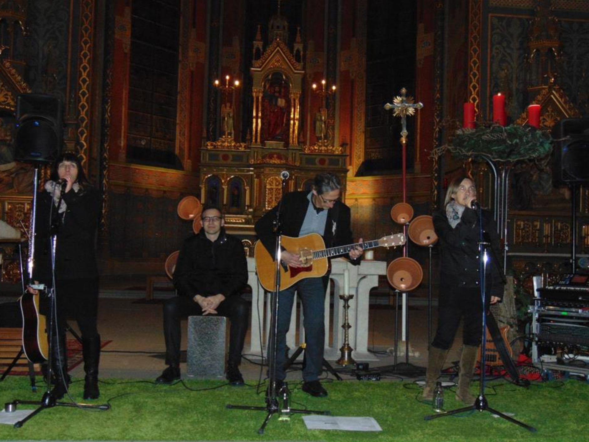 Adventstimmung für den guten Zweck in der Kirche Hatlerdorf