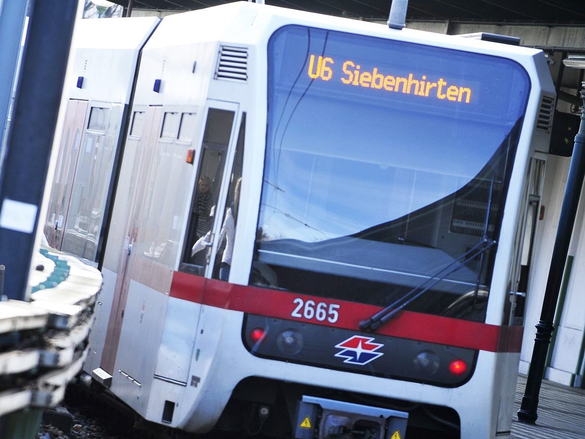 Auf der U-Bahnlinie U6 kam es zu einem Feuerwehreinsatz. Auf der U-Bahnlinie U6 kam es zu einem Feuerwehreinsatz.