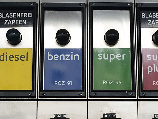 VW-Skandal und Umweltbedenken machen Diesel zu schaffen VW-Skandal und Umweltbedenken machen Diesel zu schaffen