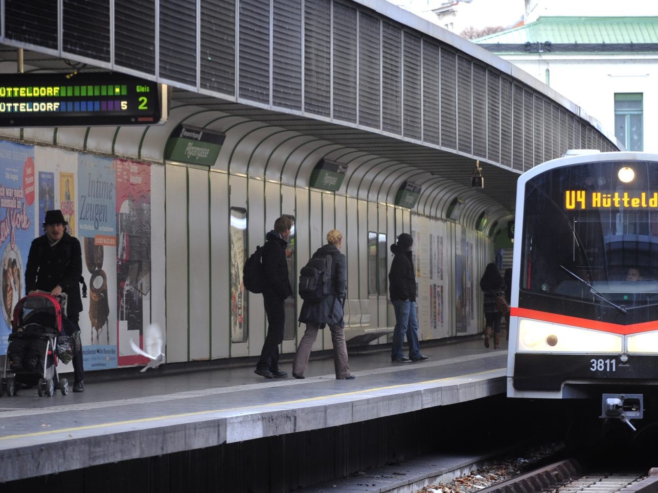 Nach einjähriger Sperre hält die U4 wieder in der Station Pilgramgasse.