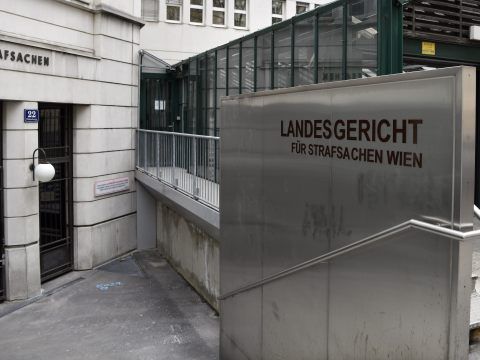 Der Prozess gegen eine angebliche Wiener "Erbschleicherin" wurde am Mittwoch erneut vertagt. Der Prozess gegen eine angebliche Wiener "Erbschleicherin" wurde am Mittwoch erneut vertagt.
