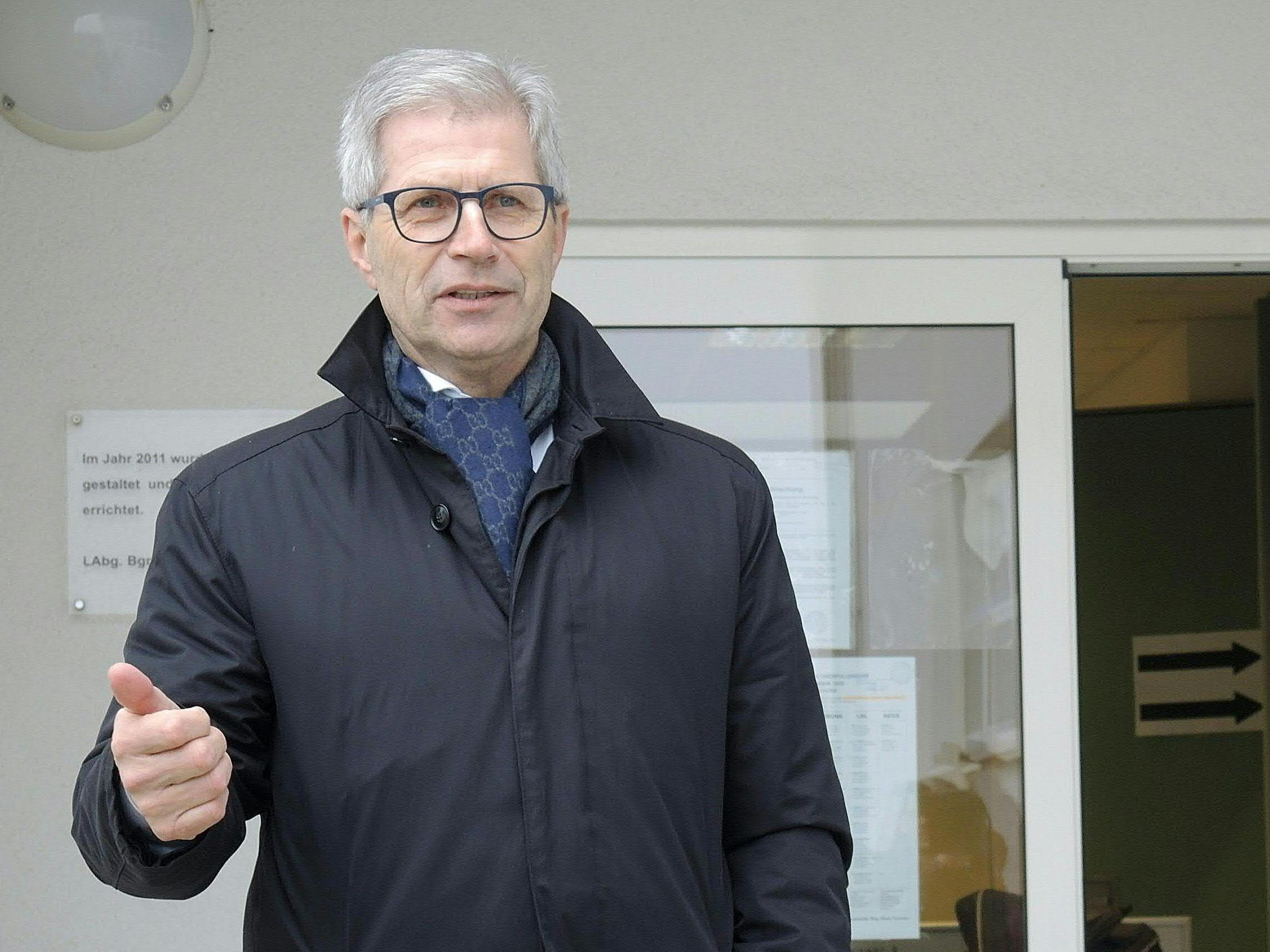 LBL-Spitzenkandidat Kölly bei seiner Stimmabgabe zur Burgenland-Wahl. LBL-Spitzenkandidat Kölly bei seiner Stimmabgabe zur Burgenland-Wahl.