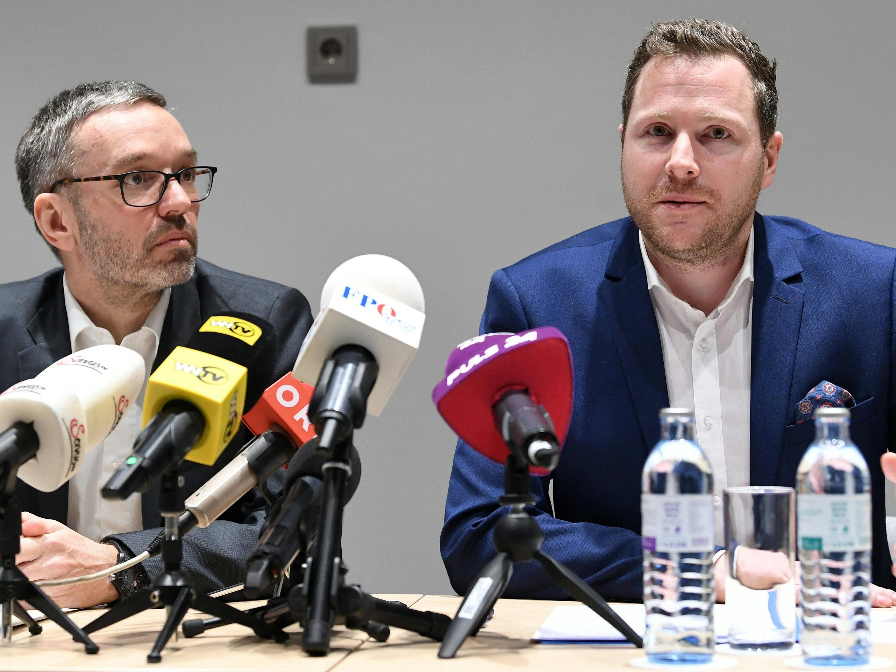 Herbert Kickl und Michael Schnedlitz bei dem Pressegespräch.