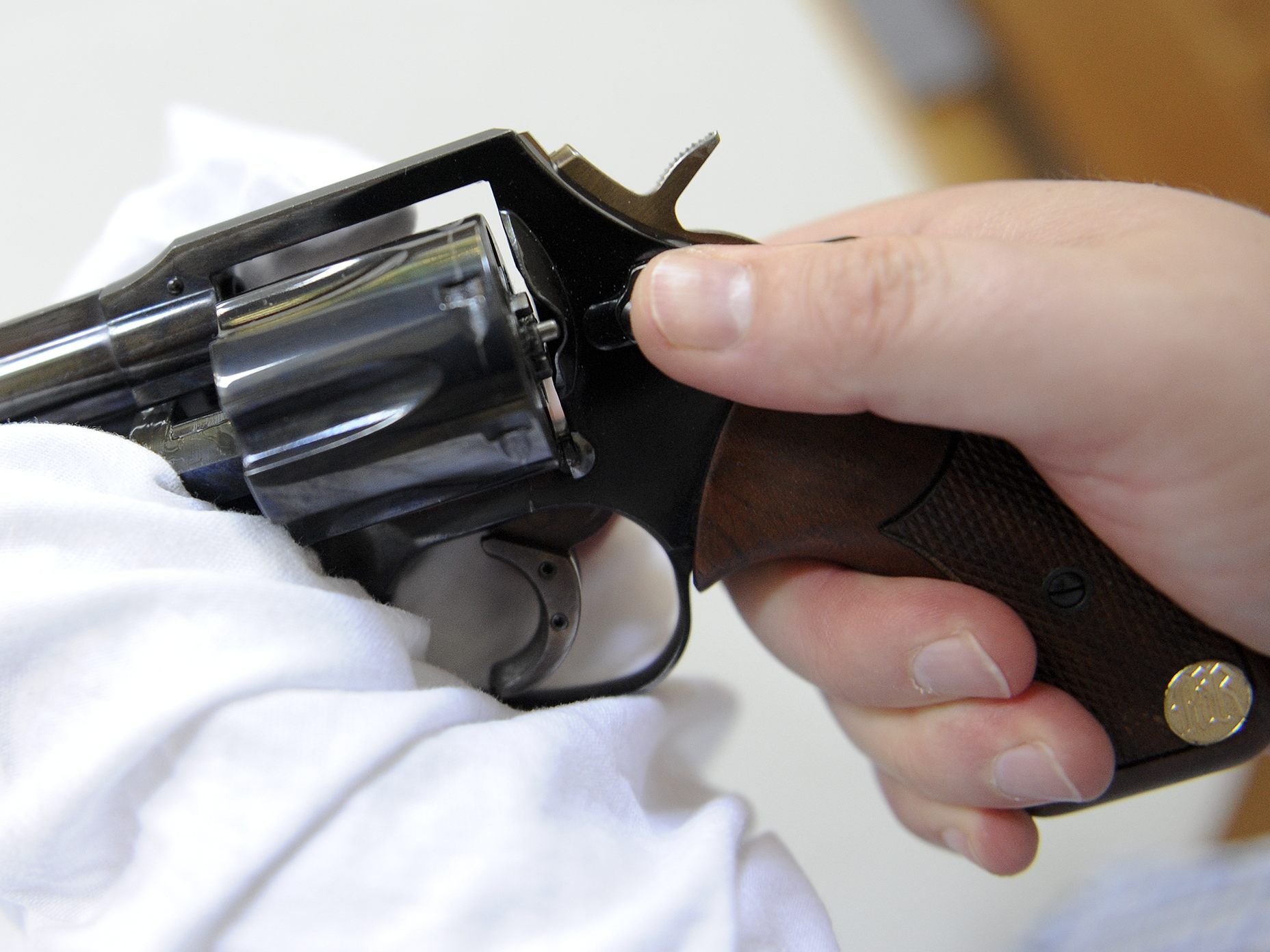 Insgesamt wurden im vergangenen Jahr 64.870 Handfeuerwaffen verkauft. Insgesamt wurden im vergangenen Jahr 64.870 Handfeuerwaffen verkauft.