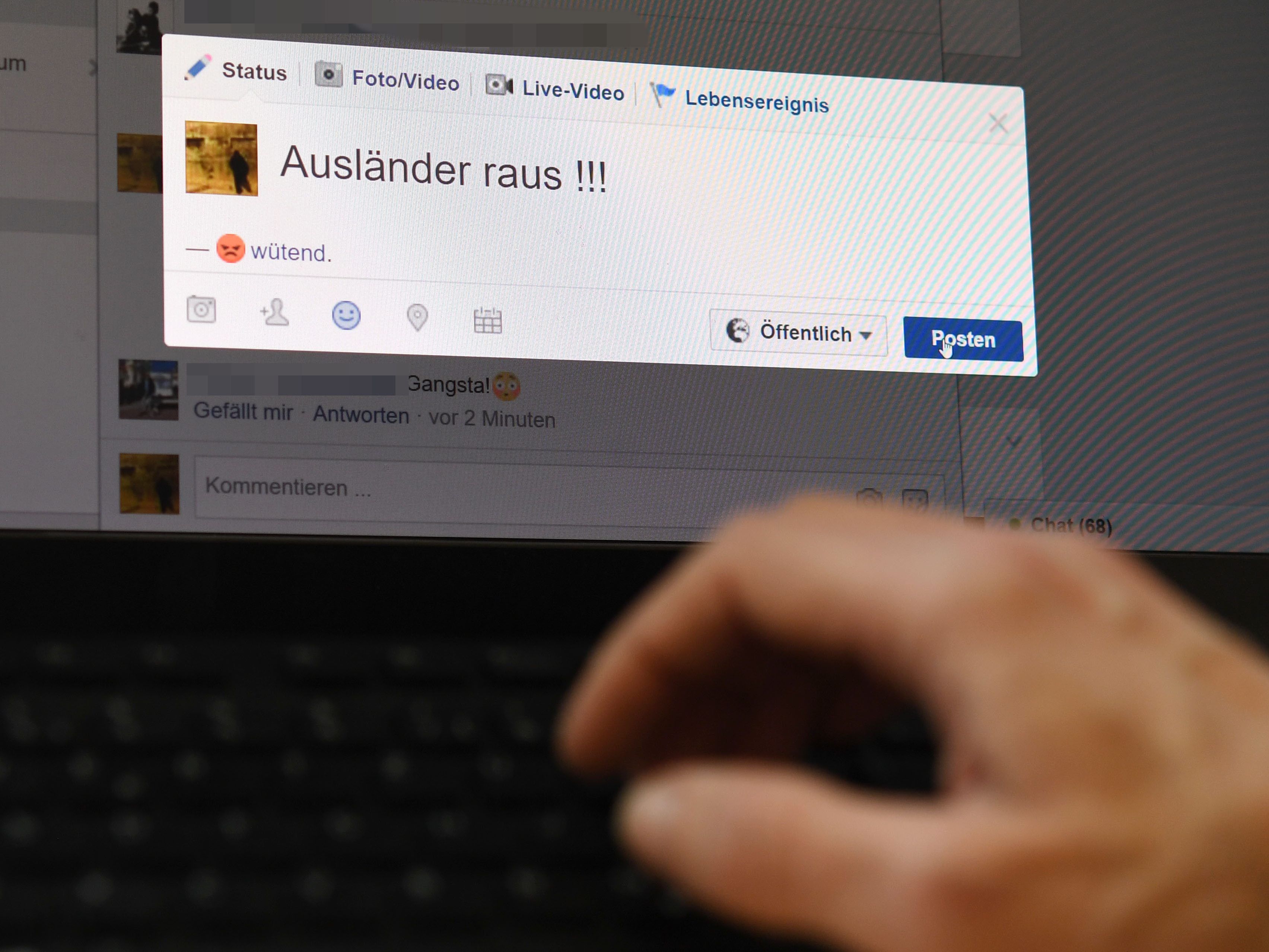 Zur Bekämpfung von Hass im Netz werden mehr finanzielle Ressourcen gefordert.