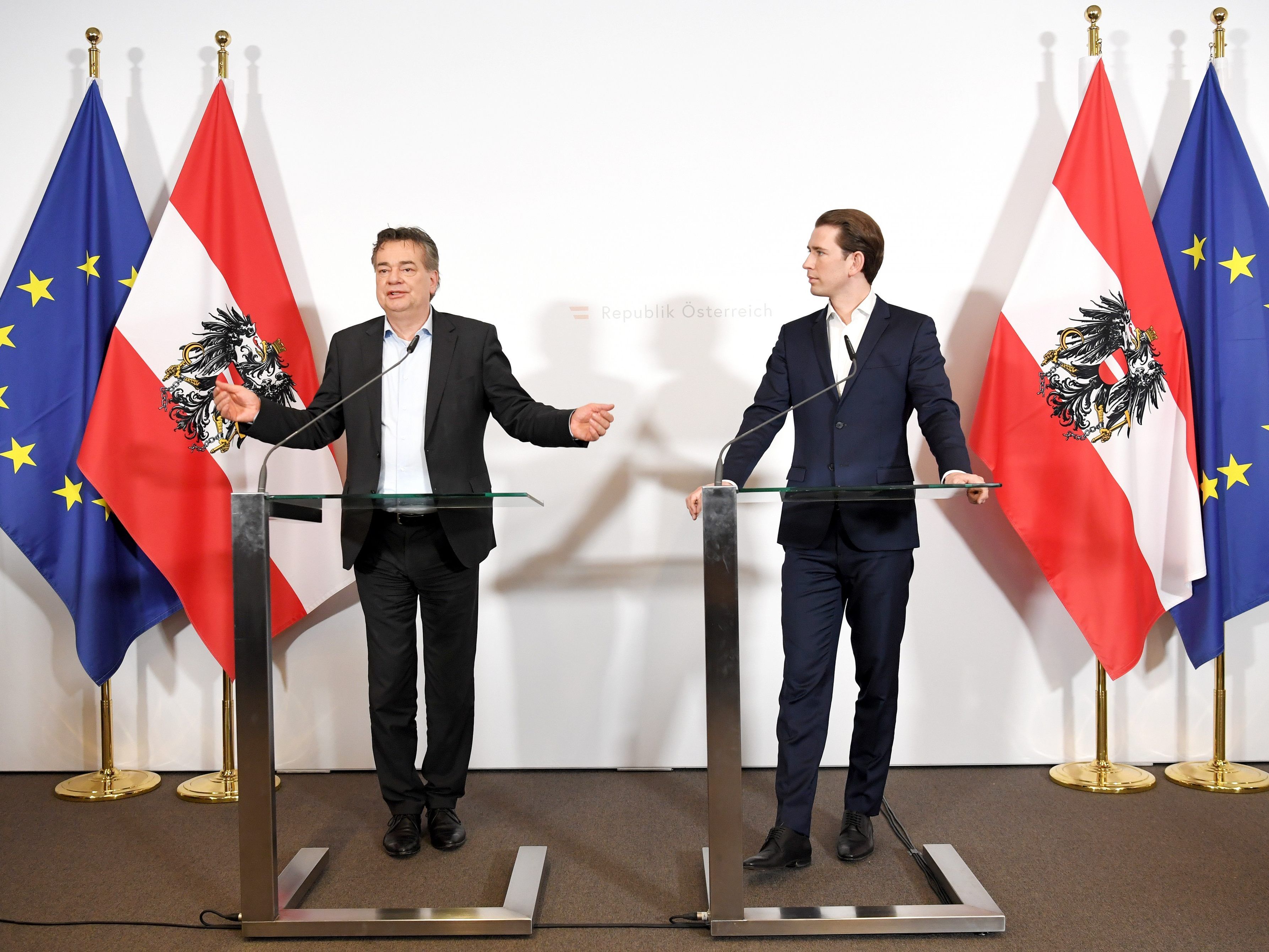 Die Koalitionspartner gaben sich bei der Regierungsklausur harmonisch. Die Koalitionspartner gaben sich bei der Regierungsklausur harmonisch.