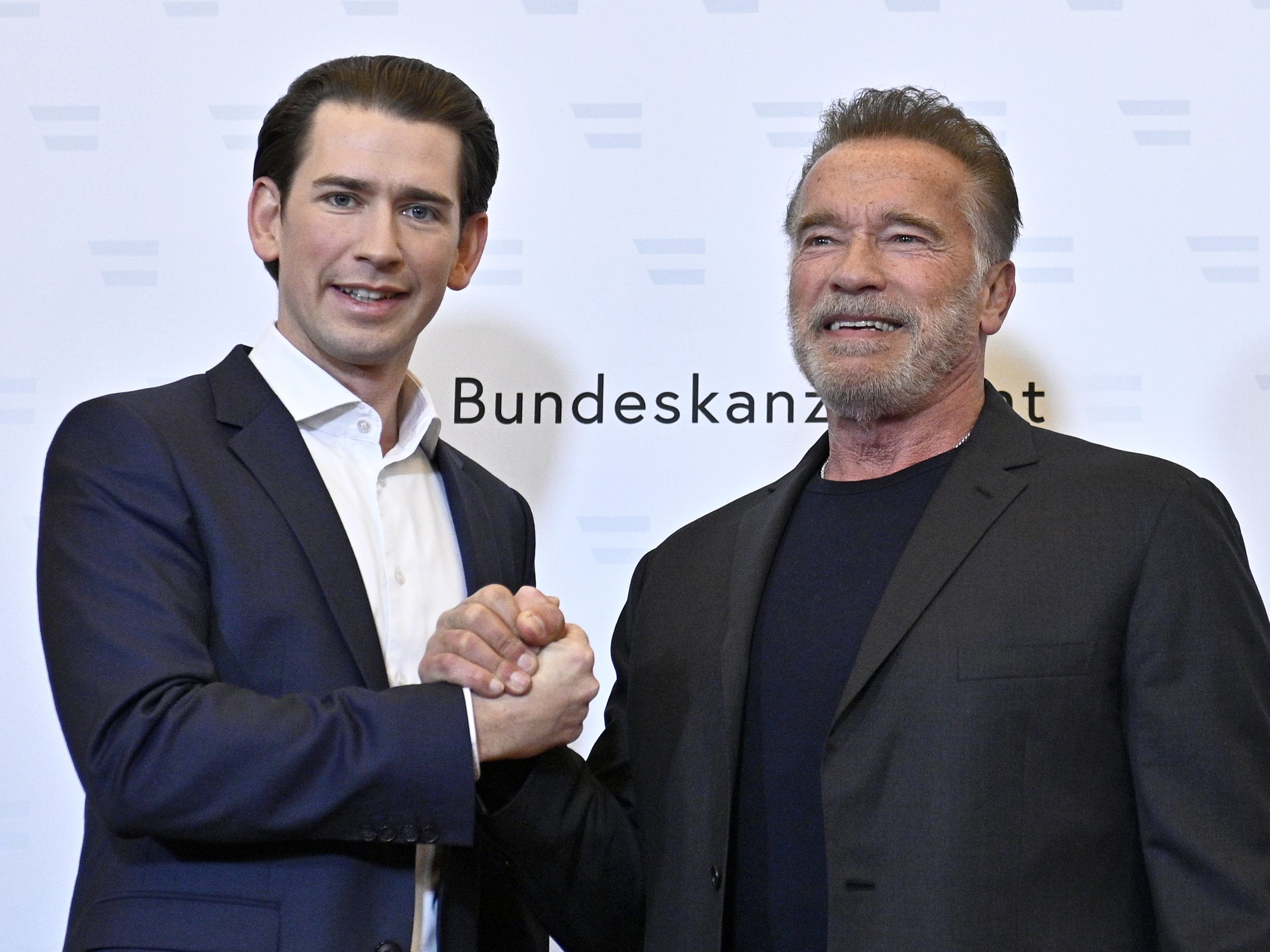 Arnie gratuliert unserer neuen Regierung