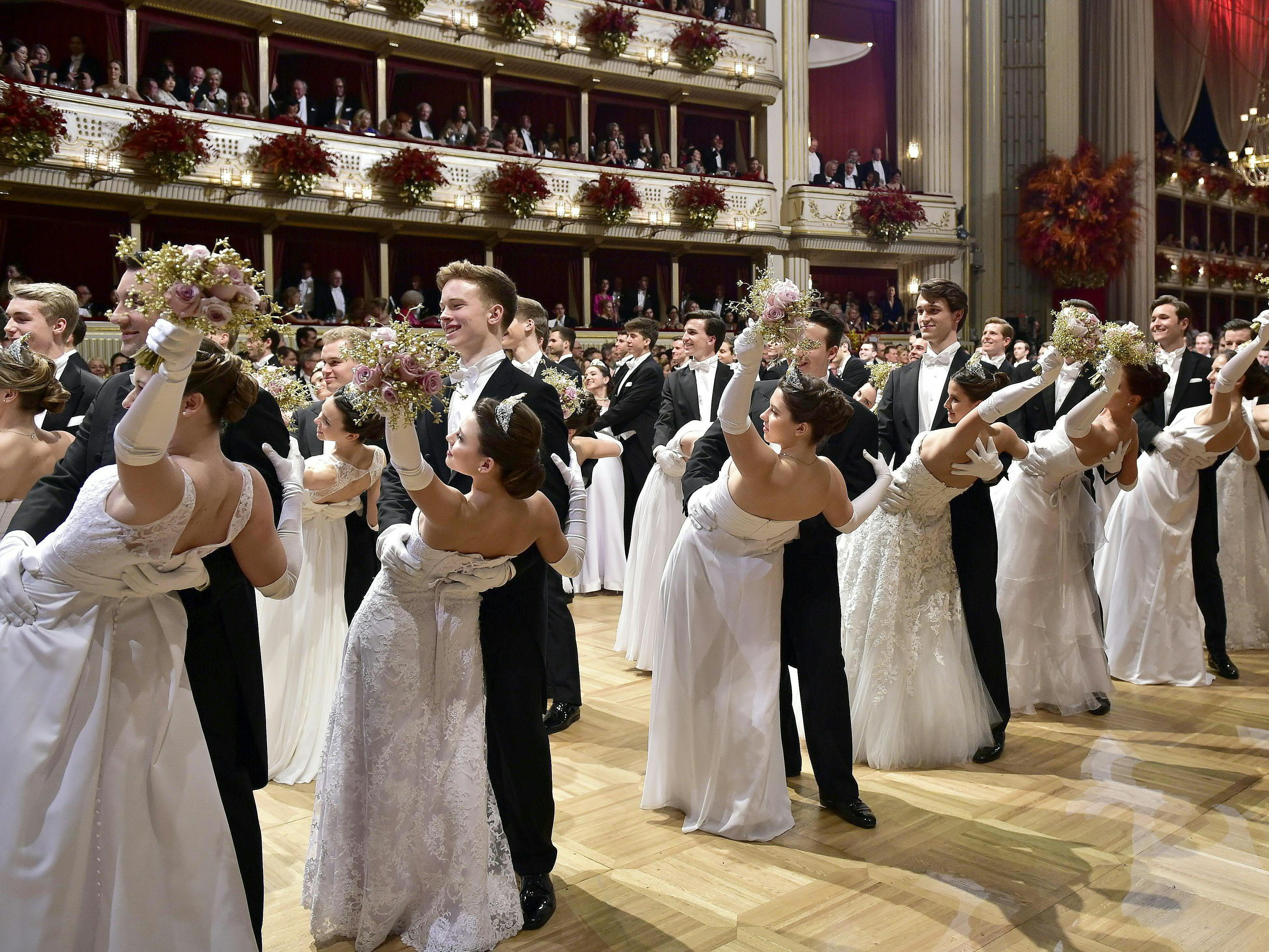 Das traditionelle Schwarz-Weiß-Bild bleibt erhalten.