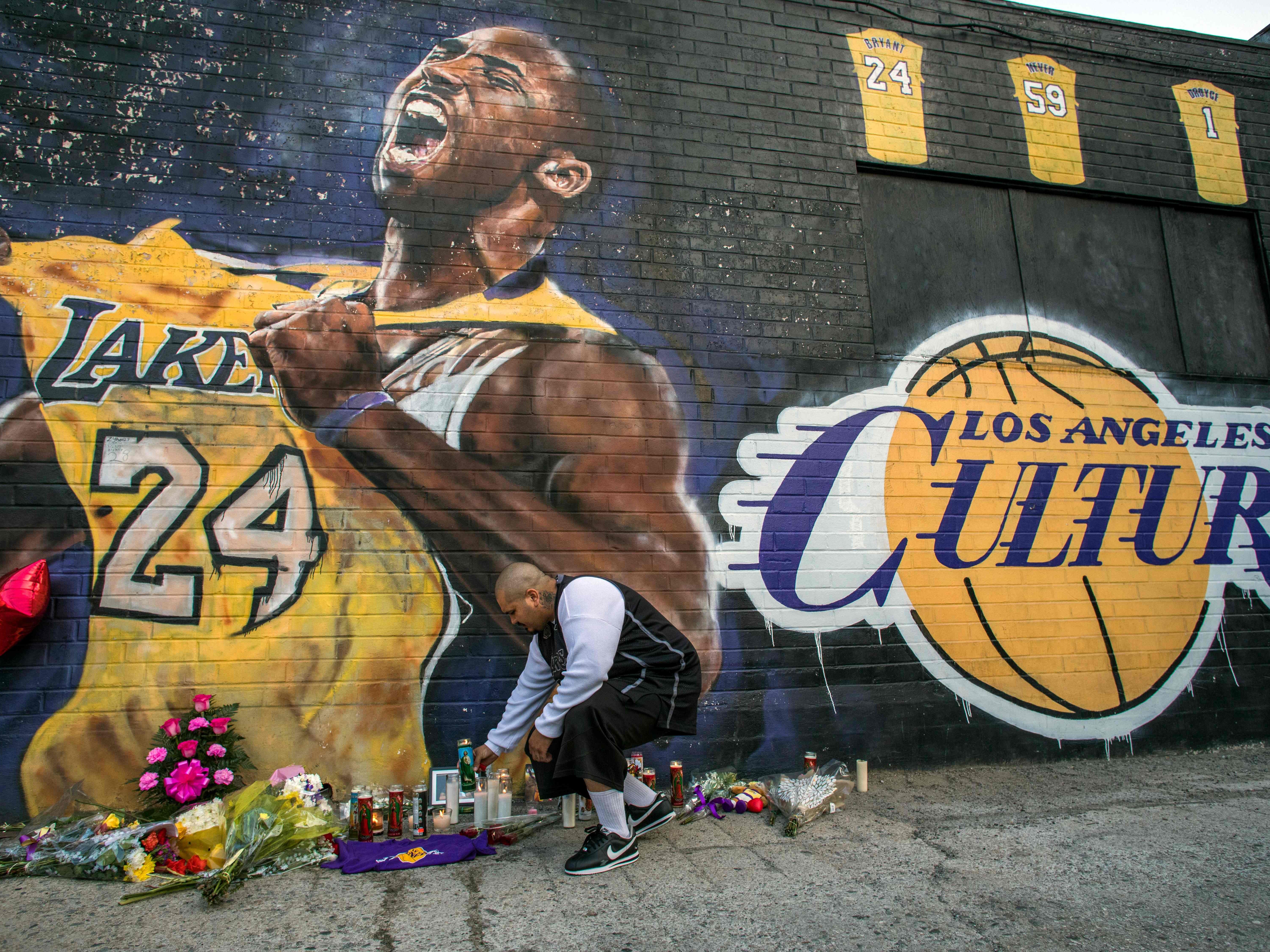 Neben Kobe Bryant starben noch acht weitere Personen bei dem Hubschrauberabsturz. Neben Kobe Bryant starben noch acht weitere Personen bei dem Hubschrauberabsturz.